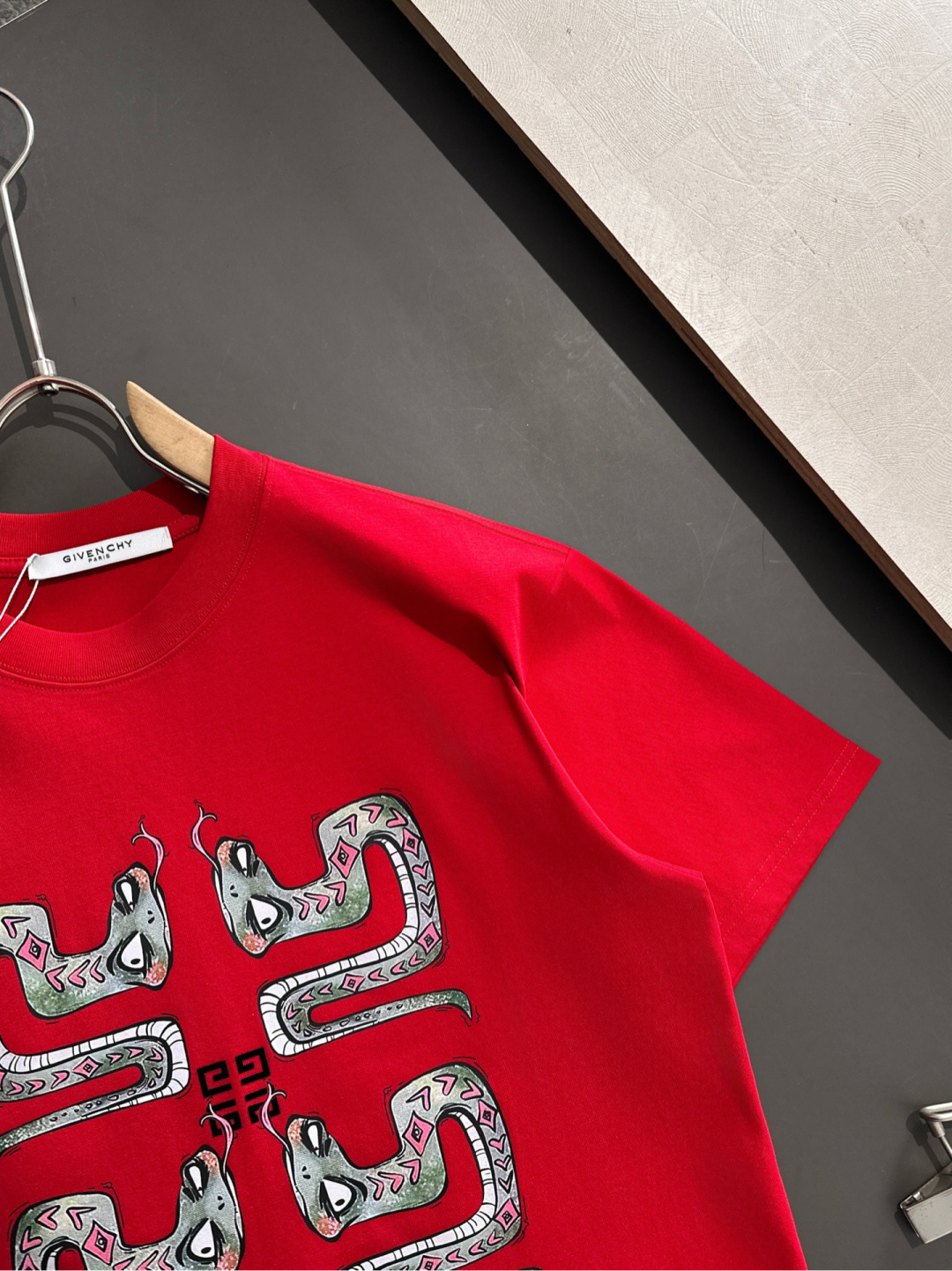  GVC 2025SS春夏最新款圆领时尚短袖T恤，官网同步，专柜纯棉面料！贴肤舒适，耐看又好穿，经典简约