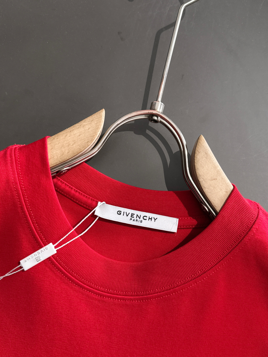  GVC 2025SS春夏最新款圆领时尚短袖T恤，官网同步，专柜纯棉面料！贴肤舒适，耐看又好穿，经典简约