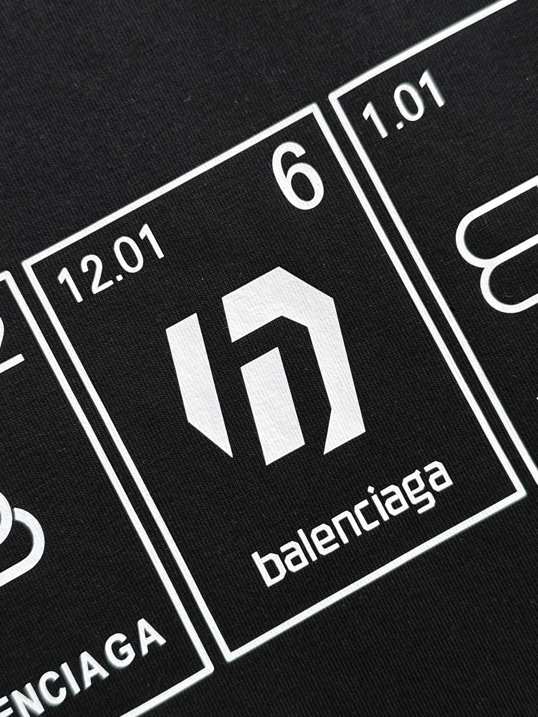  BAL 2025SS春夏最新款圆领时尚短袖T恤，官网同步，专柜纯棉面料！贴肤舒适，耐看又好穿，经典简约