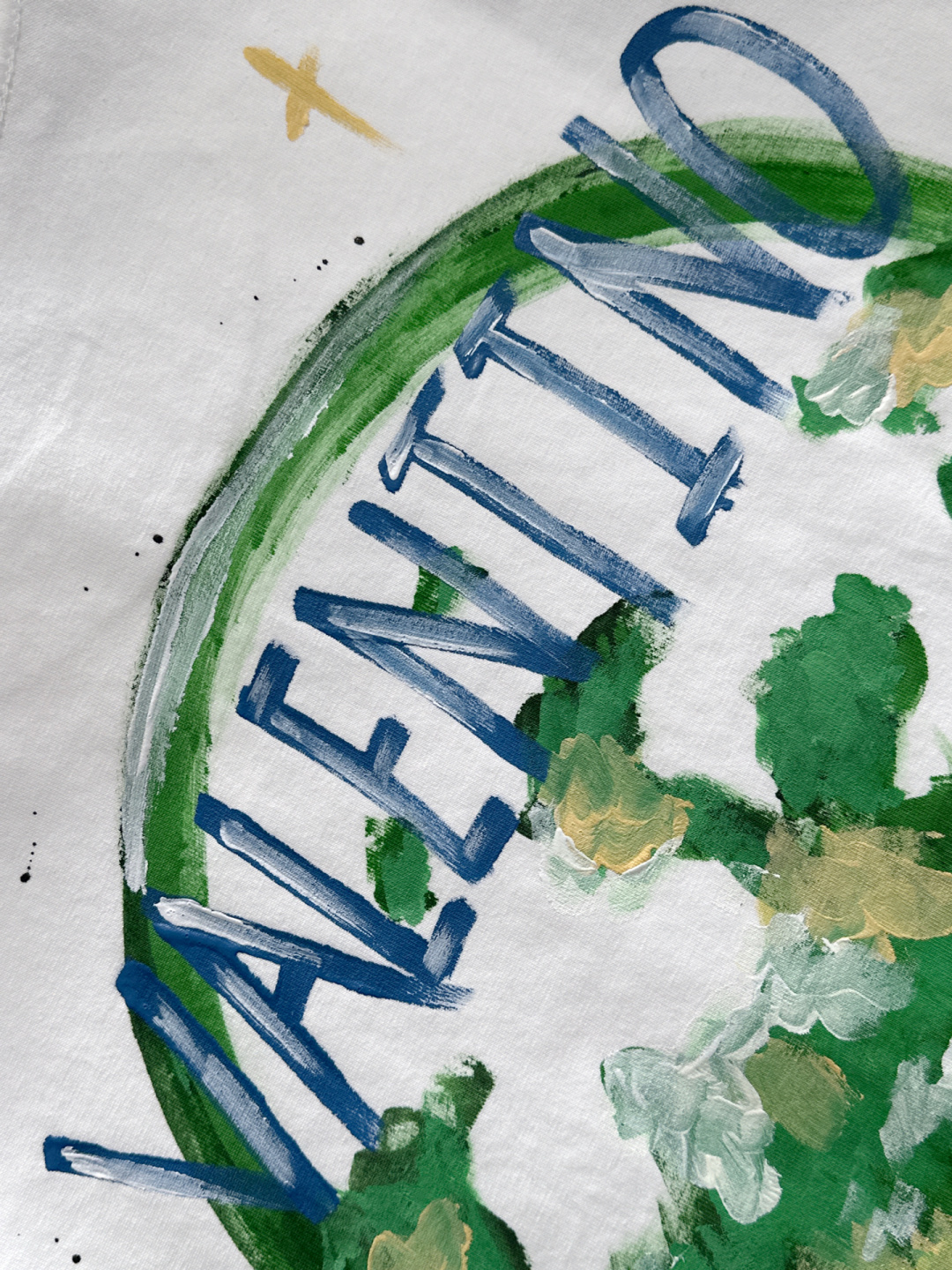 VATN 2025SS春夏最新款圆领时尚短袖T恤，官网同步，专柜纯棉面料！贴肤舒适，耐看又好穿，经典简约