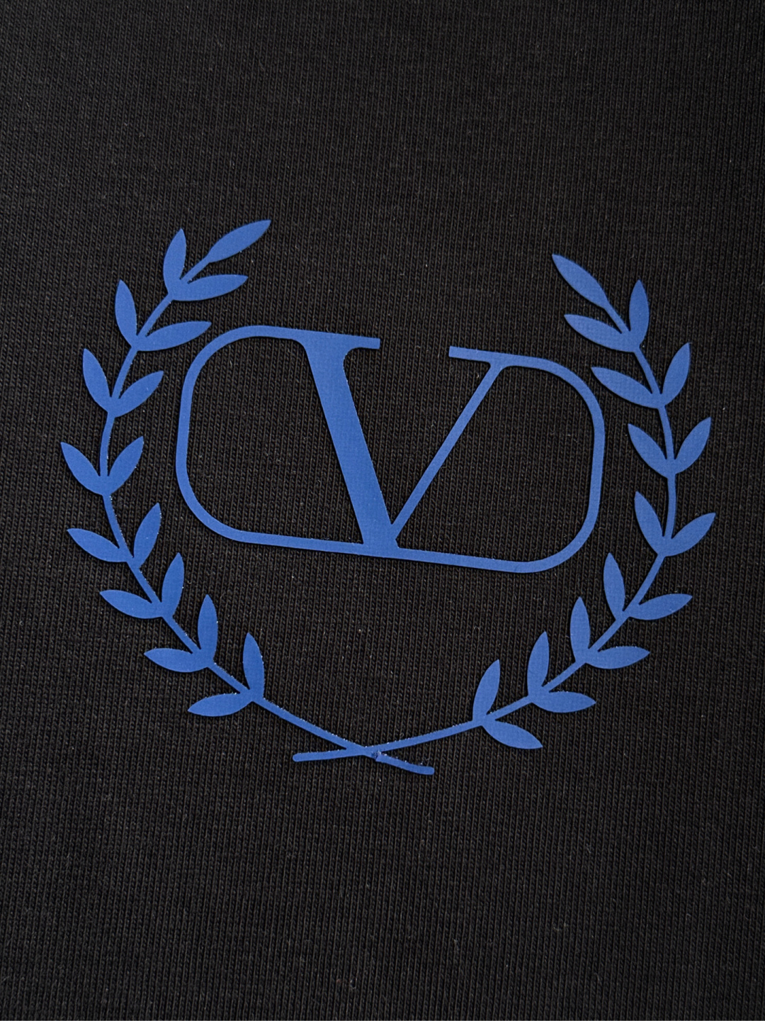 VATN 2025SS春夏最新款圆领时尚短袖T恤，官网同步，专柜纯棉面料！贴肤舒适，耐看又好穿，经典简约