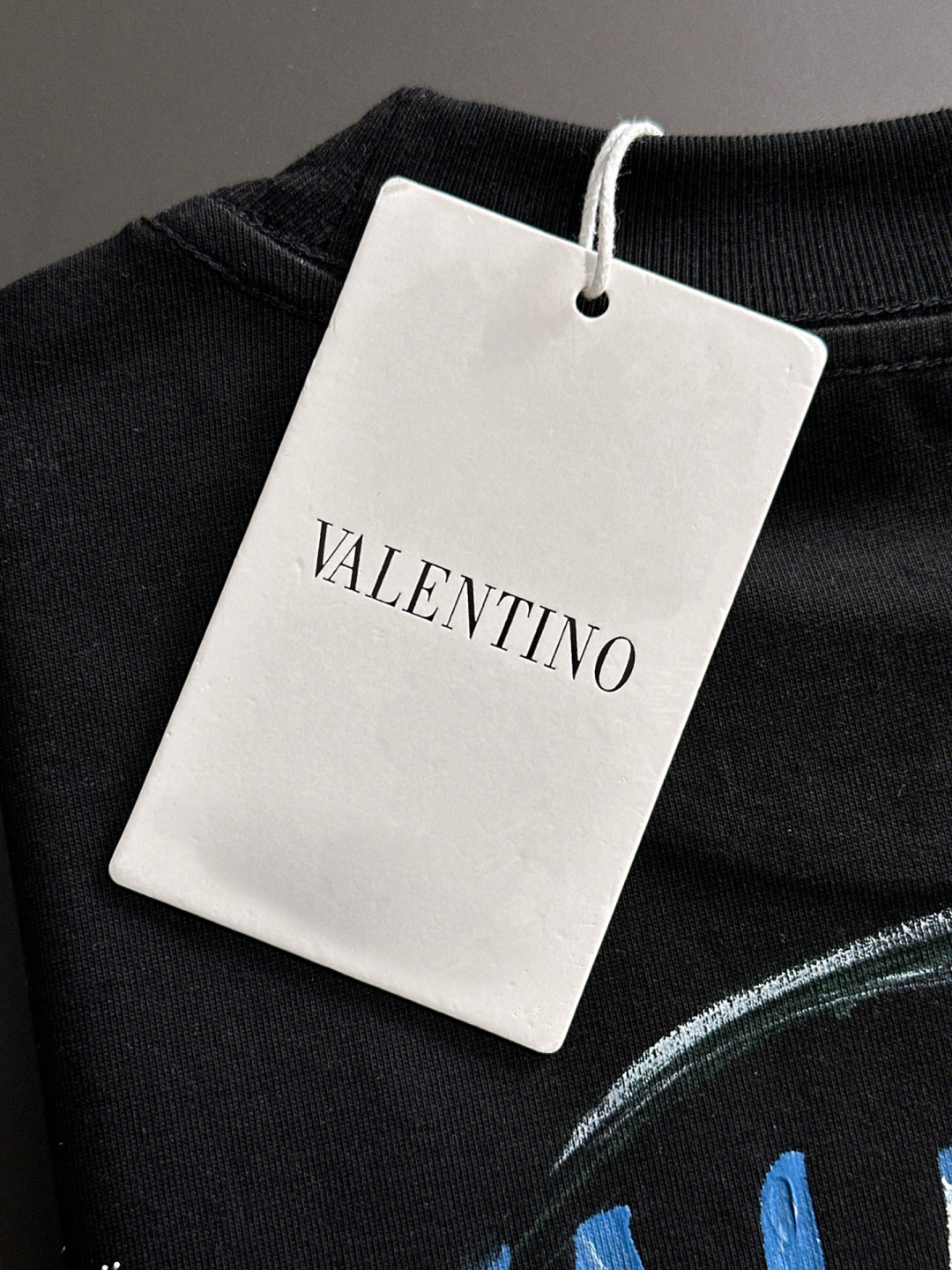 VATN 2025SS春夏最新款圆领时尚短袖T恤，官网同步，专柜纯棉面料！贴肤舒适，耐看又好穿，经典简约