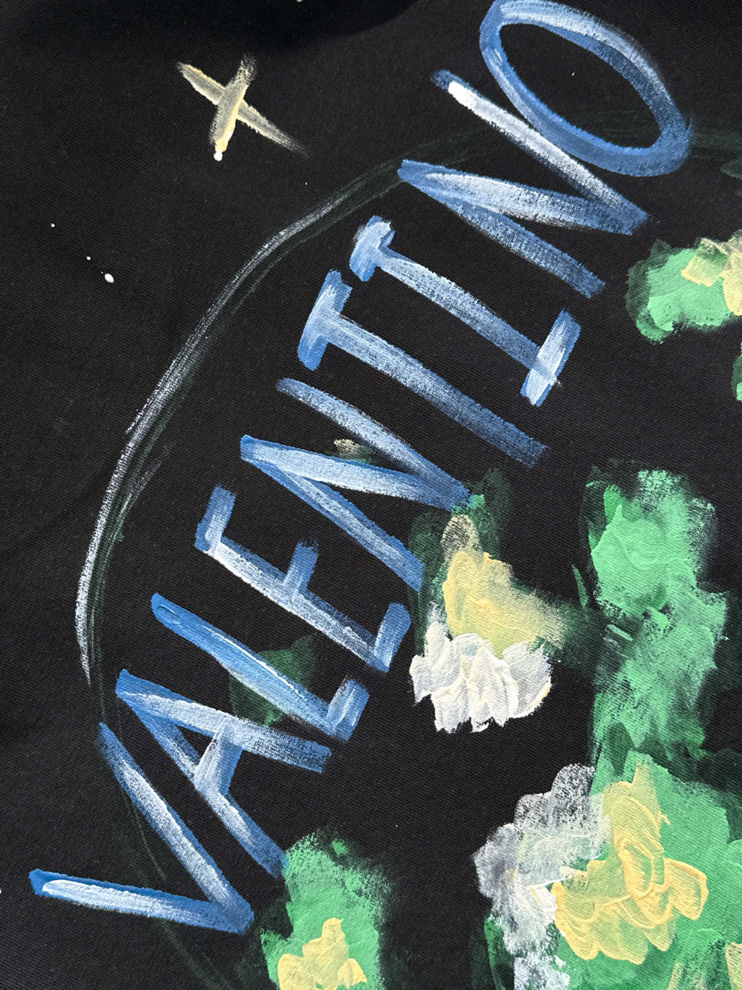 VATN 2025SS春夏最新款圆领时尚短袖T恤，官网同步，专柜纯棉面料！贴肤舒适，耐看又好穿，经典简约