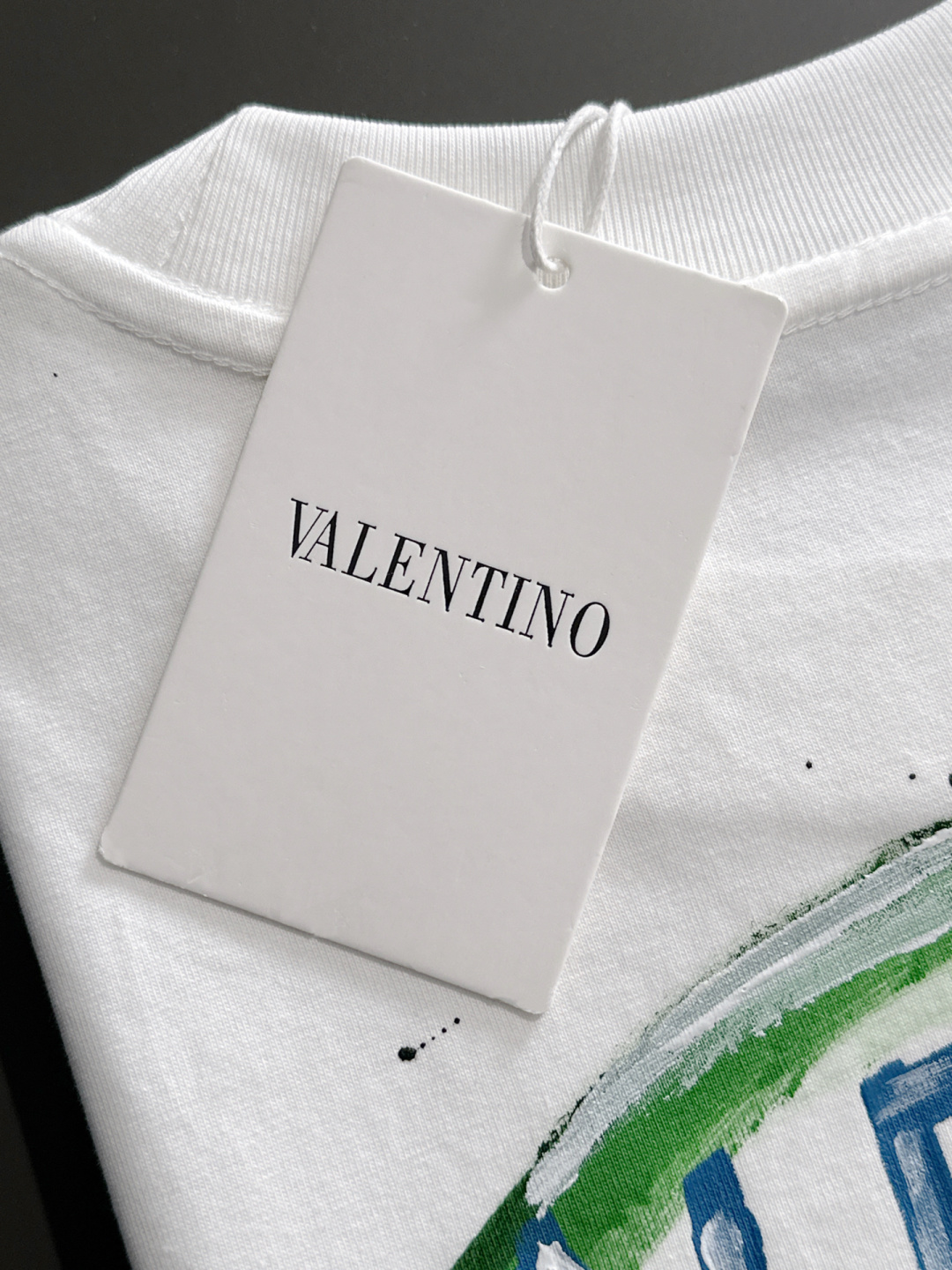 VATN 2025SS春夏最新款圆领时尚短袖T恤，官网同步，专柜纯棉面料！贴肤舒适，耐看又好穿，经典简约