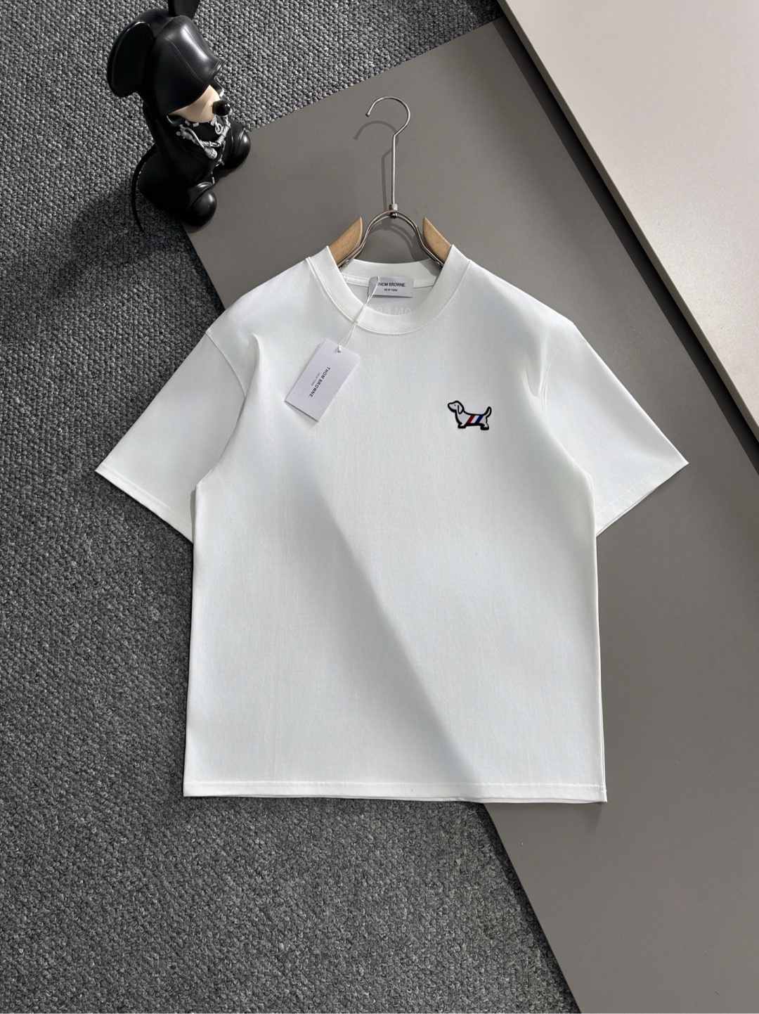 NO:493601,The latest short-sleeved T-shirt in 2025ss Spring and Summer is shipped!  !  2025 new T-shirt, high-grade special fabric, high gram weight (260g) pure cotton fabric, comfortable upper body without losing width, stitching embroidery, digital printing, flocking technology, men and women, loose style, fine workmanship and wiring, comfortable upper body, super handsome upper body, men and women, same M-3XL (slightly wide version),, T-shirt,tees, t-shirt,alexander wang198609092025ss春夏最新款短袖T恤出货啦！！ 2025新款T恤 高版本专用面料 高克重（260g）纯棉面料 上身舒适不失挺阔 针脚刺绣工艺、数字印花、植绒工艺,男女同款 宽松版型 做工走线精细 面料上身舒适 超帅上身 男女同款M-3XL（版型微阔）,,T-shirt,tees，t-shirt,alexander wang,Men's clothing