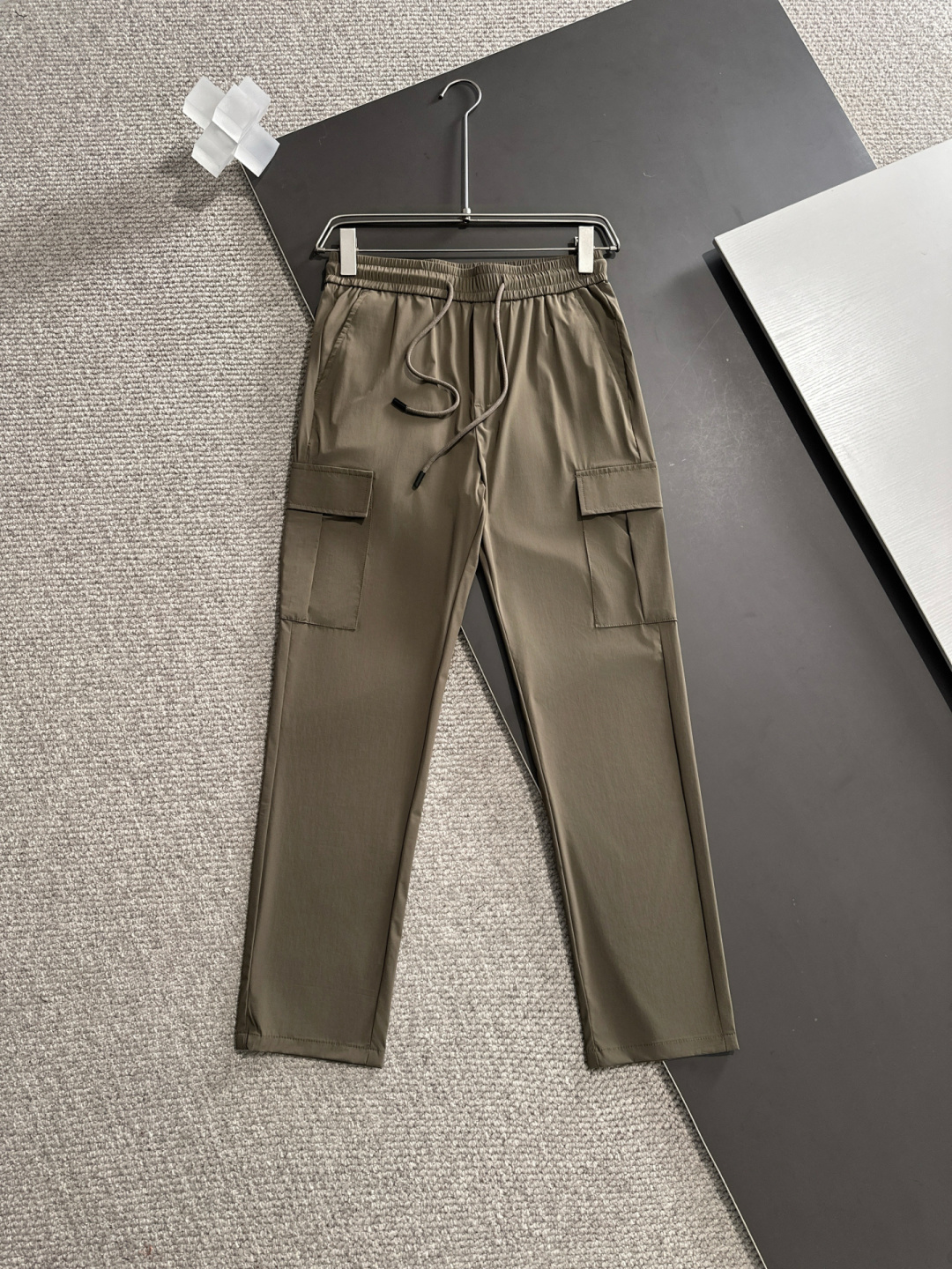 NO:146929,Spring and summer hot products PRADA color black, khaki size M-4xL Introduction to high-end elastic waist pants Top design High-quality hardware accessories and craftsmanship, imported fabrics Elastic comfort Quality assurance,,,prada,alexander wang19860909春夏爆款 PRADA 颜色黑色,卡其色 尺码M-4xL 介绍高端松紧腰裤 顶级设计 高品质五金辅料与工艺,进口面料 弹力舒适 质量保证,,,prada,alexander wang,Men's clothing