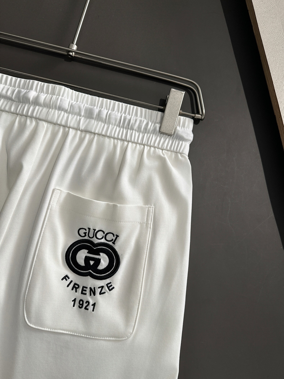 “New Recreational Pants: Classic Design with Unique Embroidery and White-Weave Collage” - 图片 8