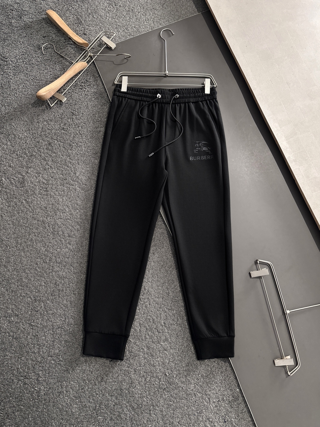 “Stylish 2025 Foot Repair with Custom Fabric and Hardware Accessories” - 图片 1