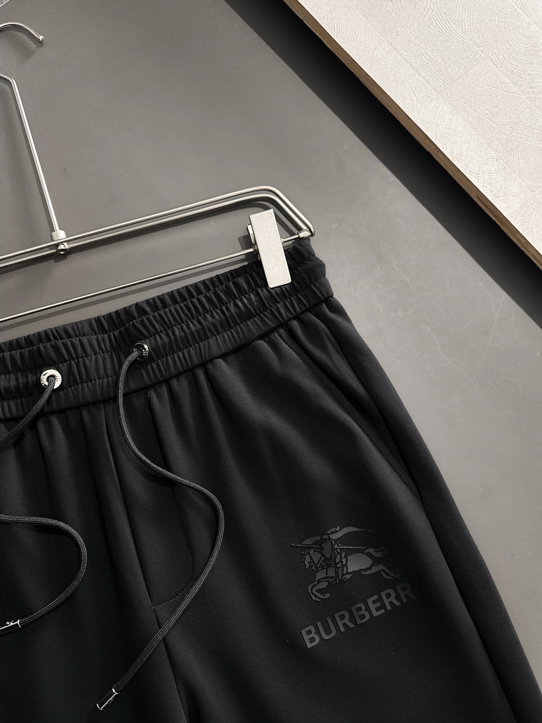 “Stylish 2025 Foot Repair with Custom Fabric and Hardware Accessories” - 图片 4
