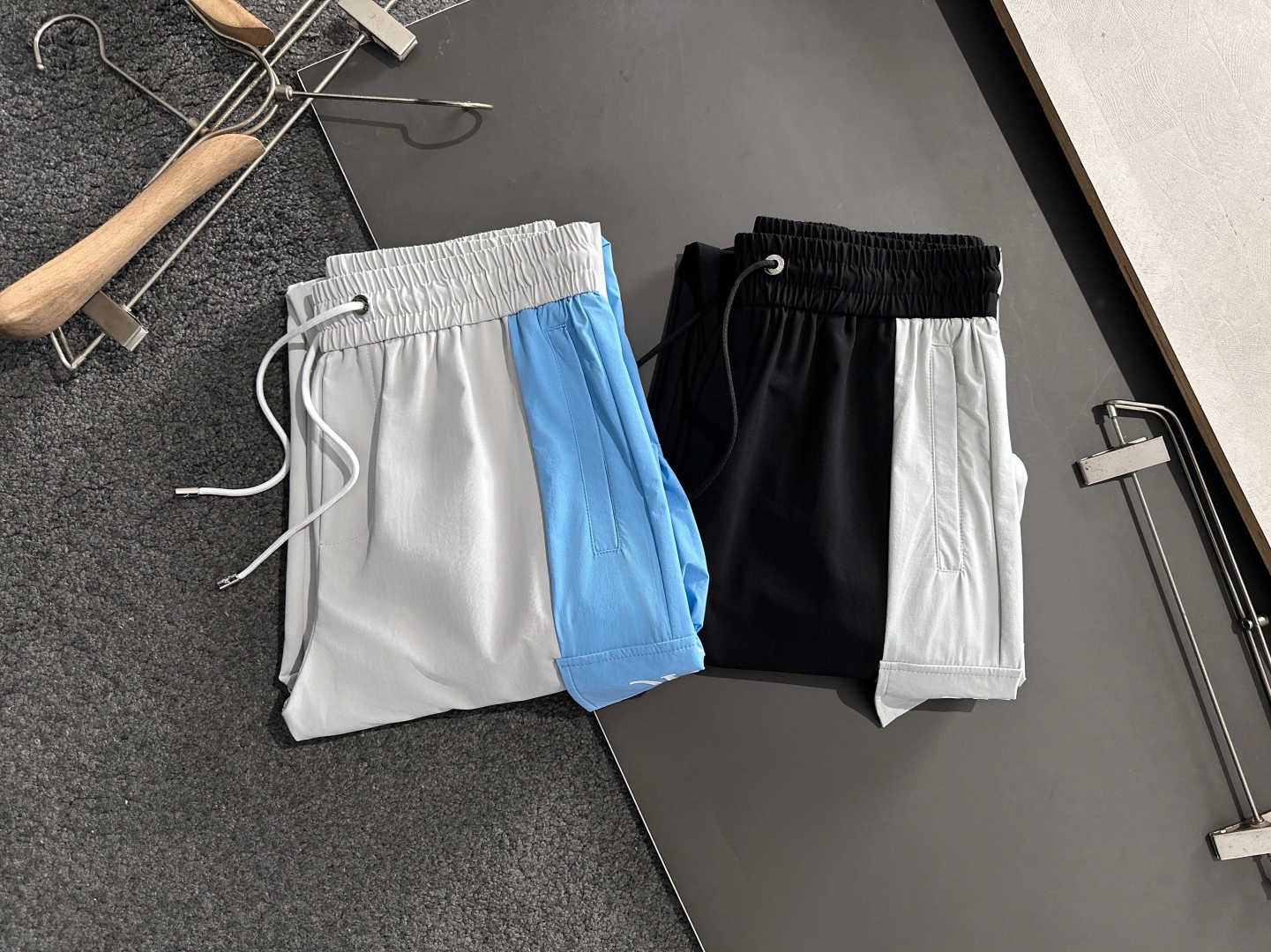 “2025 New Summer Fashion: Pocket-Style Pants with Collapse Design and Original Hardware Accessories” - 图片 2