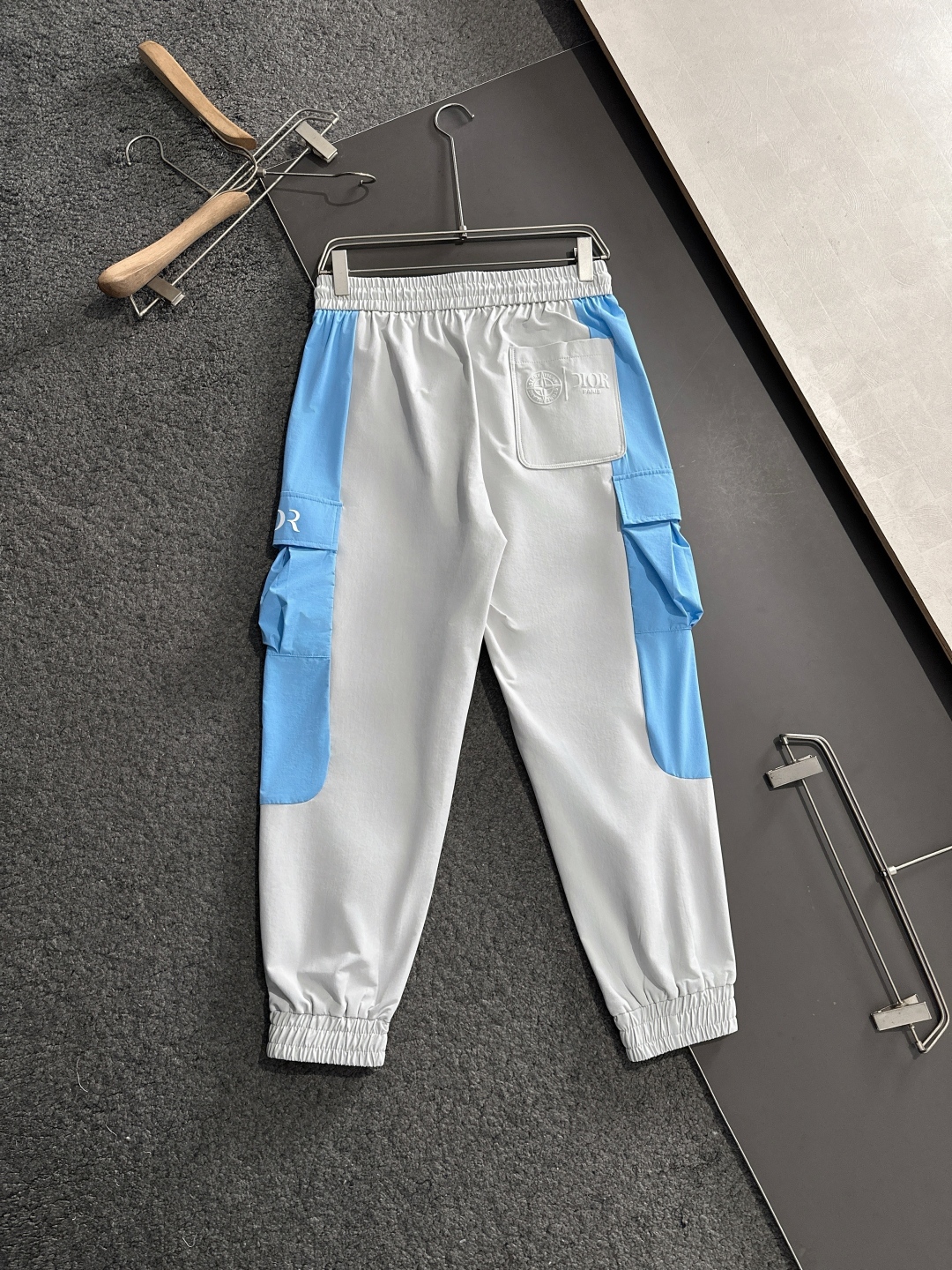 “2025 New Summer Fashion: Pocket-Style Pants with Collapse Design and Original Hardware Accessories” - 图片 3