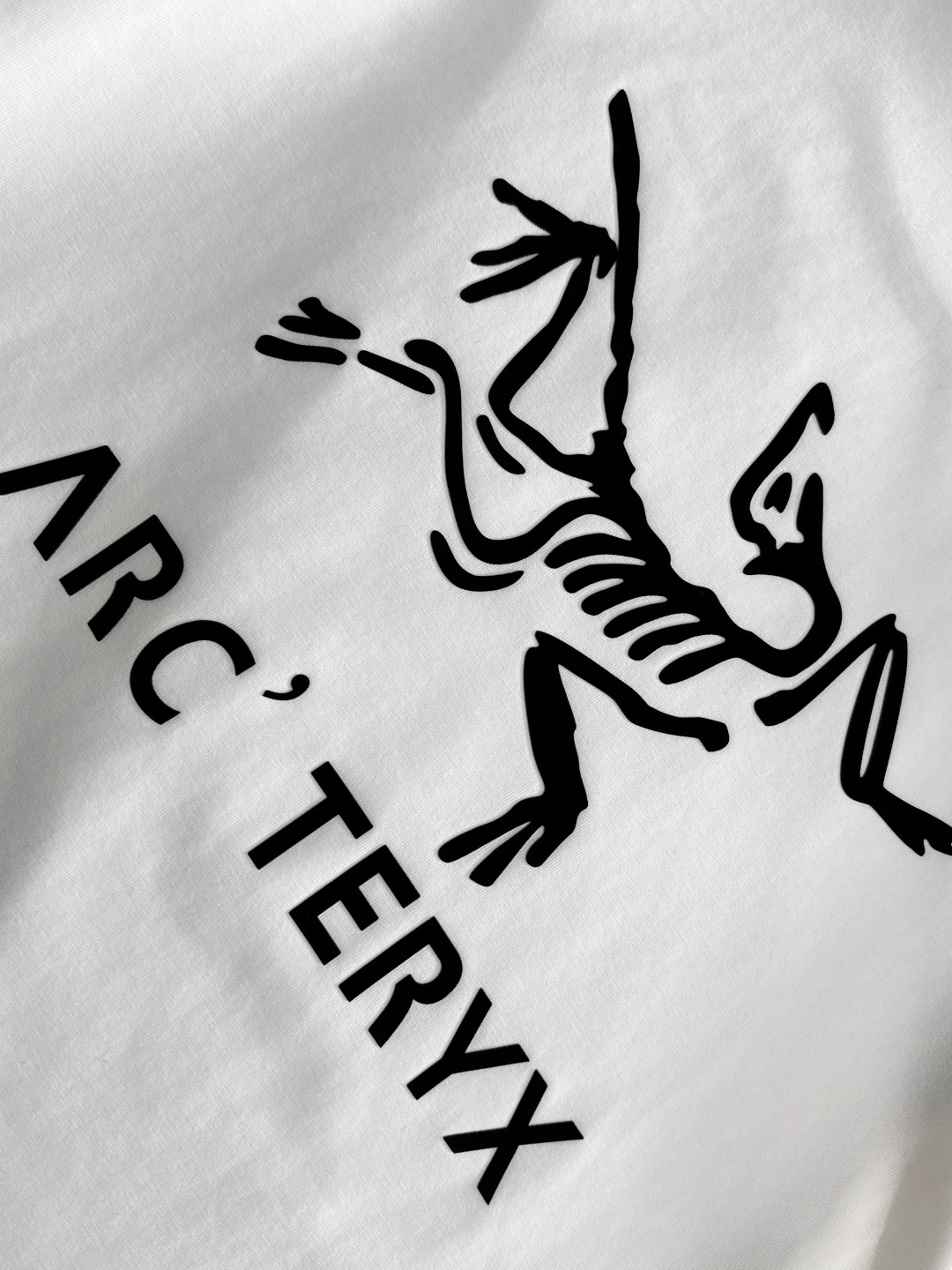 ARC 2025SS春夏最新款圆领时尚短袖T恤，官网同步，专柜纯棉面料！贴肤舒适，耐看又好穿，经典简约l