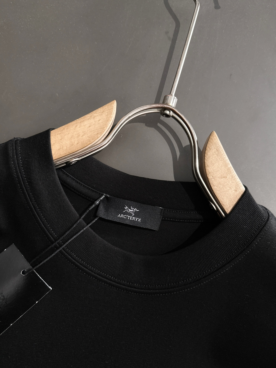 ARC 2025SS春夏最新款圆领时尚短袖T恤，官网同步，专柜纯棉面料！贴肤舒适，耐看又好穿，经典简约l