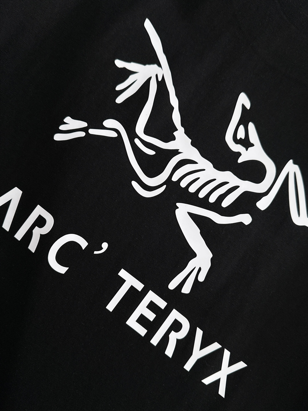 ARC 2025SS春夏最新款圆领时尚短袖T恤，官网同步，专柜纯棉面料！贴肤舒适，耐看又好穿，经典简约l