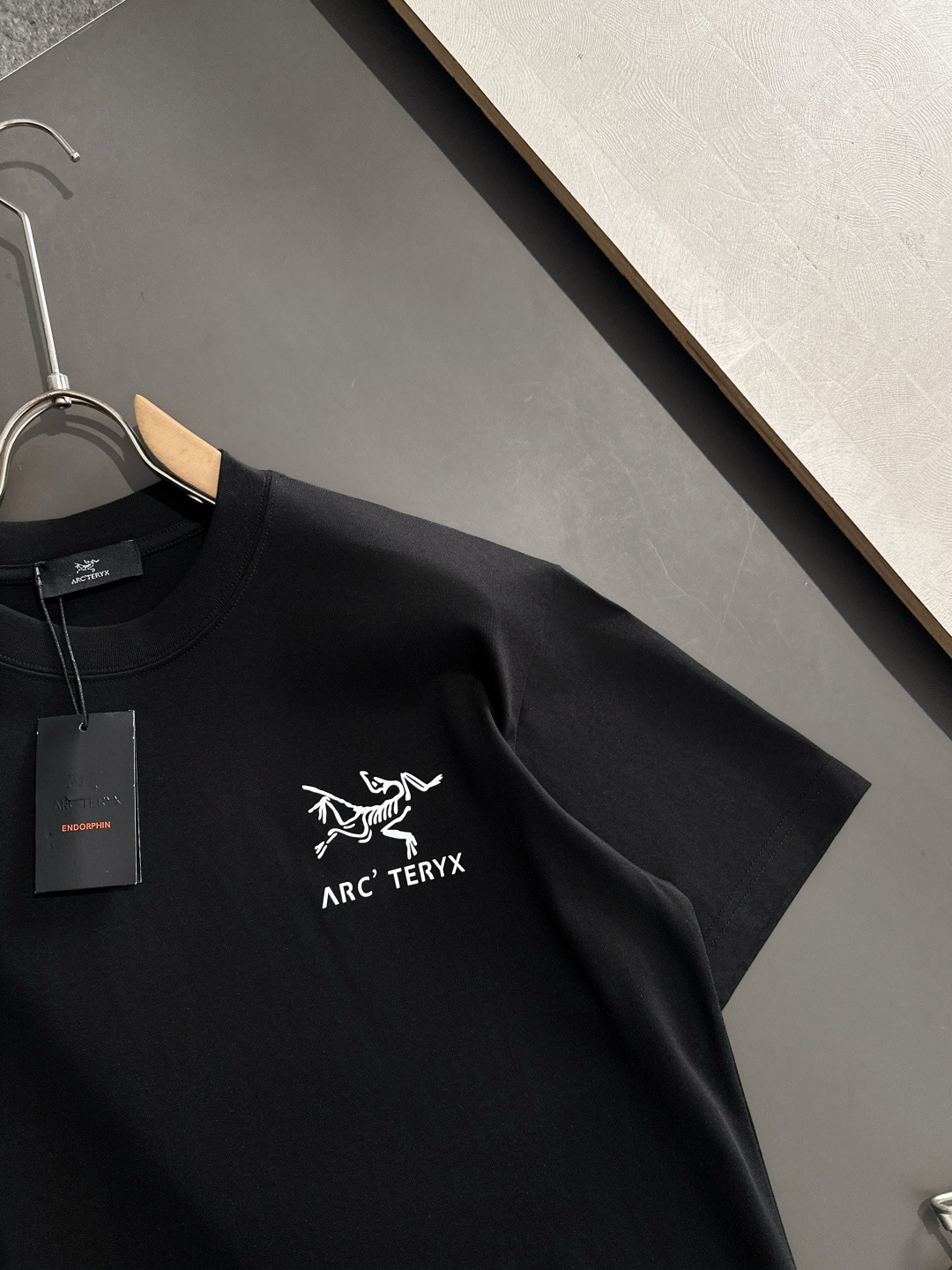 ARC 2025SS春夏最新款圆领时尚短袖T恤，官网同步，专柜纯棉面料！贴肤舒适，耐看又好穿，经典简约l