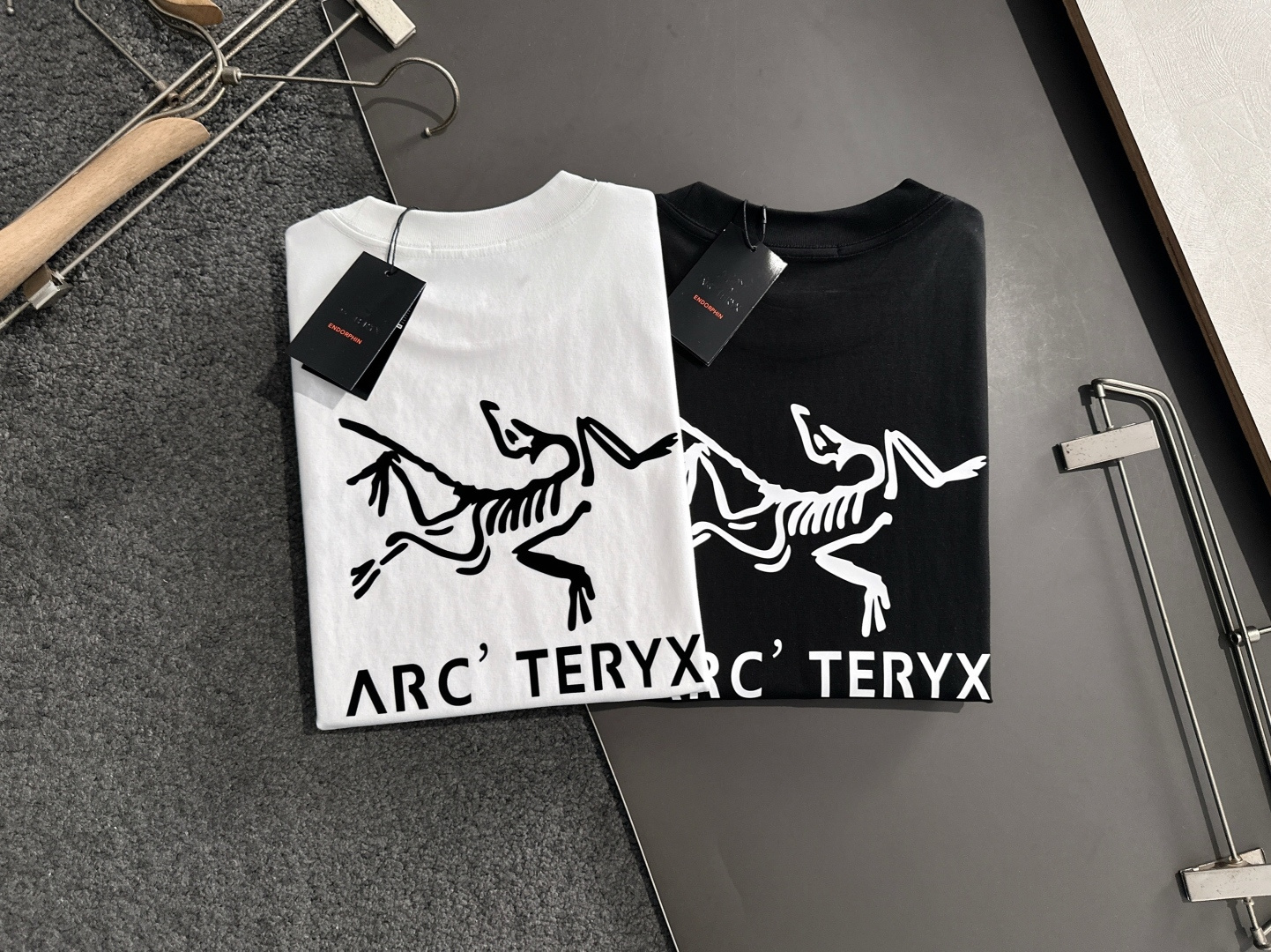 ARC 2025SS春夏最新款圆领时尚短袖T恤，官网同步，专柜纯棉面料！贴肤舒适，耐看又好穿，经典简约l