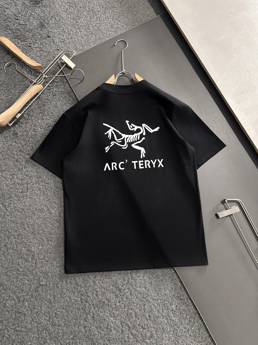 ARC 2025SS春夏最新款圆领时尚短袖T恤，官网同步，专柜纯棉面料！贴肤舒适，耐看又好穿，经典简约l