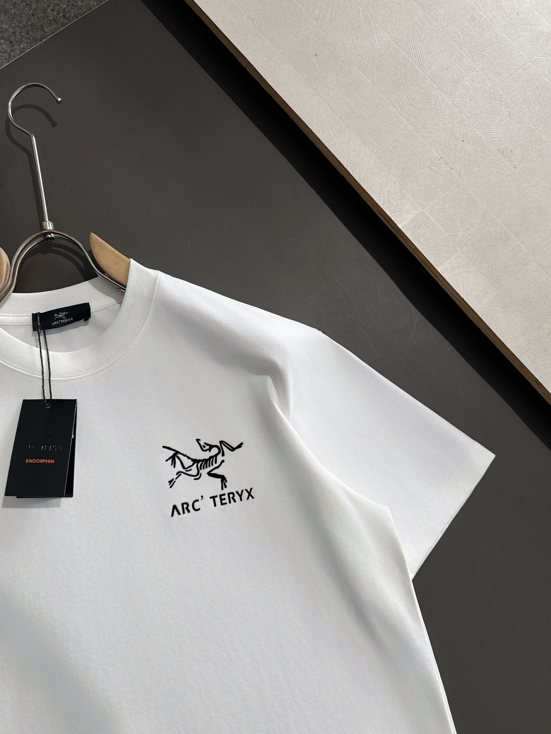 ARC 2025SS春夏最新款圆领时尚短袖T恤，官网同步，专柜纯棉面料！贴肤舒适，耐看又好穿，经典简约l