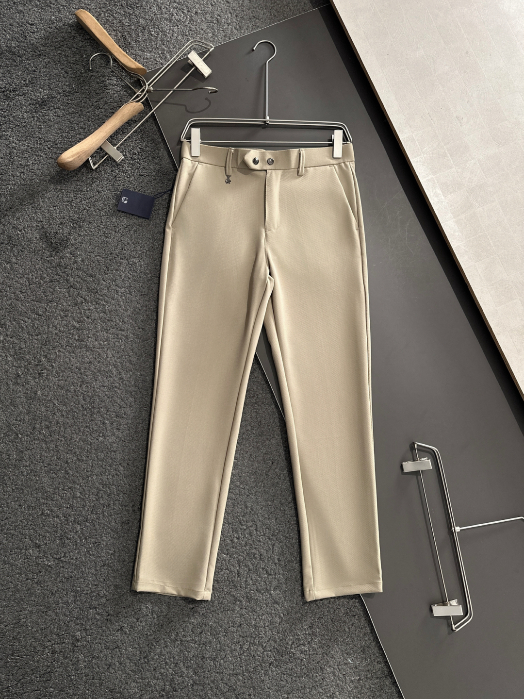 Title: P624 PRAD 2025 Men’s Leisure Shorts: High-End, Superior Quality Cotton-Skinned Design - 图片 3