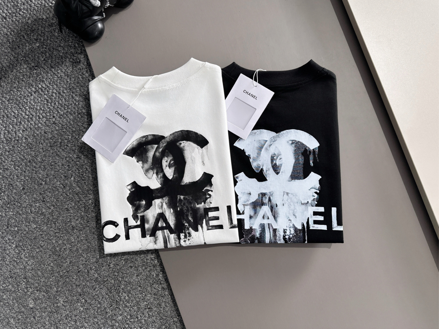 NO:471335,Charlie/Chanel 2025 spring and summer new product, complete three standards, round neck pure cotton short-sleeved T-shirt, no need to introduce too much good products, look at the details, counter code M-XXXL 175/Suggestions L, chanel, T-shirt,tees, t-shirt,alexander wang19860909Charlie/香奈儿 2025春夏新品 三标齐全 圆领纯棉短袖T恤 好货不用过多介绍 看细节 专柜码数M-XXXL 175/建议L,,chanel,T-shirt,tees，t-shirt,alexander wang,Men's clothing
