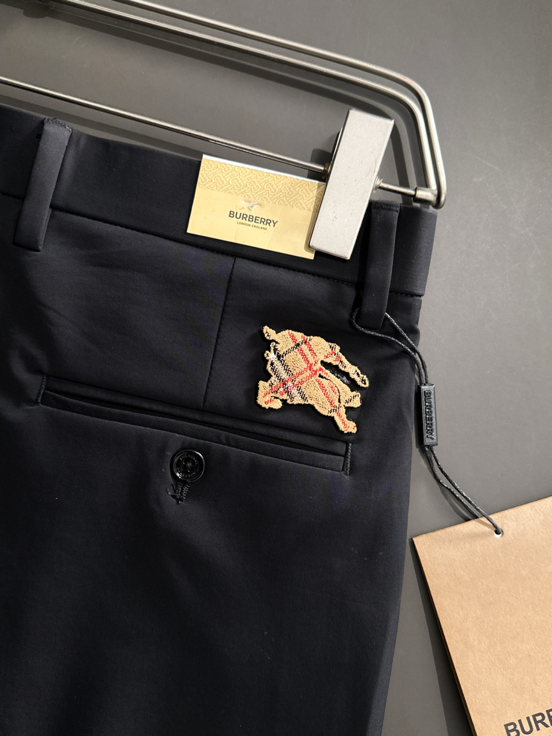 P572 BBR 2025 Men’s Leisure Pants: High-End Quality, Superior Comfort, Customizable Details - 图片 7