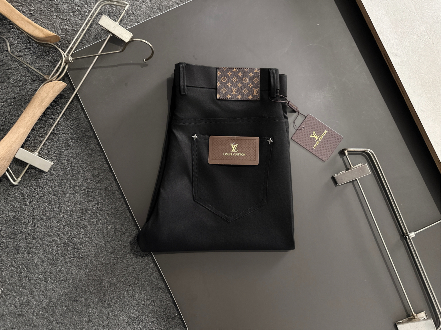 Luxurious Men’s Leisure Pants: High-End Quality for Work and Leisure - 图片 3