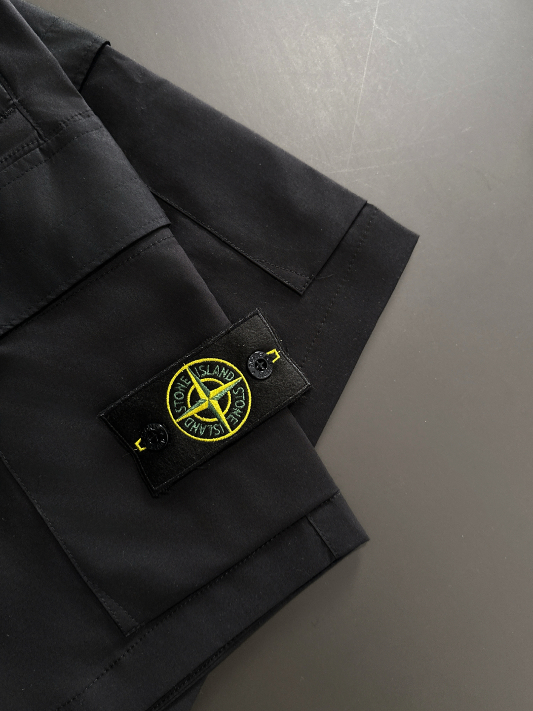 Stone Island P748 ST 2025SS Short Shorts: Premium Quality and Design Upgrade - 图片 9