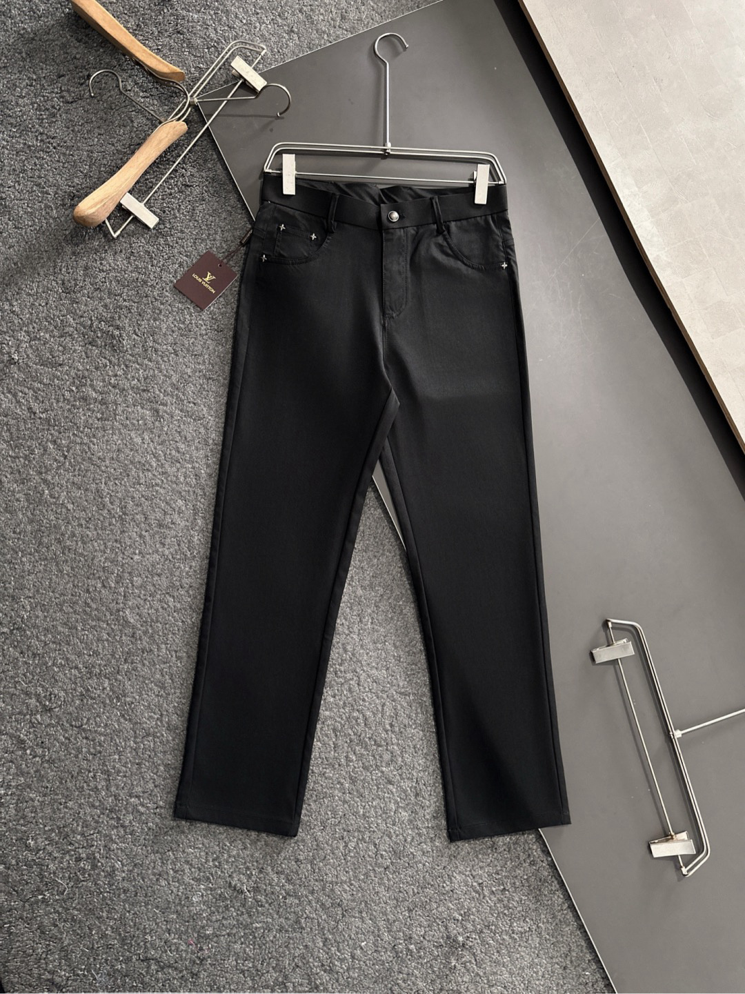Luxurious Men’s Leisure Pants: High-End Quality for Work and Leisure - 图片 2