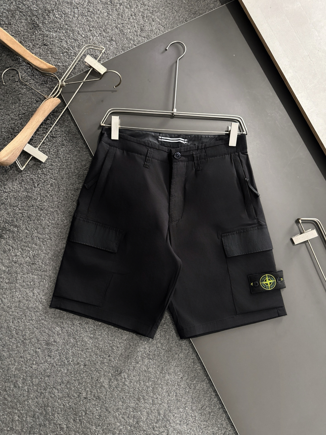 Stone Island P748 ST 2025SS Short Shorts: Premium Quality and Design Upgrade - 图片 2