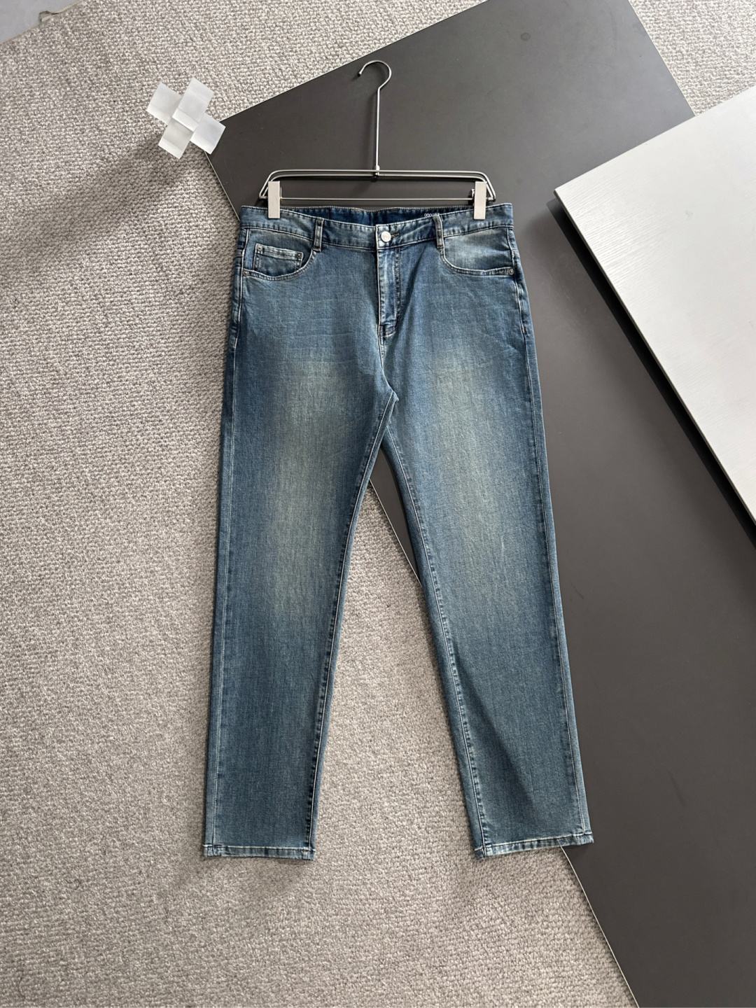 NO:137711,PRADA 2025 new model is available in stock, with super custom-made original single-burning jeans, original hardware, super heavy industry technology, excellent version, impeccable details!  The style is not picky, it is very high-end, and the good products are not waiting for everyone. If you like it, hurry up and start with it. Size 30-40, prada, jeans, alexander wang19860909PRADA 2025新款现货上市,原单爆牛仔裤超级定制款,原版五金,超级重工工艺,版型超赞细节做工无可挑剔！款式不挑人,特别高档,好货不等人,看中赶紧下手,尺码30-40,,prada,jeans,alexander wang,Men's clothing