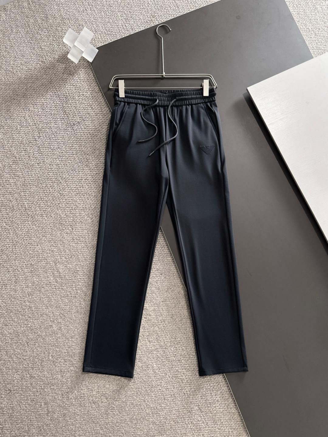 NO:140556,Armani 2025 spring and summer hot product color black, gray, navy blue Size M-4XL Introduction to high-end elastic waist pants Top design High-quality hardware accessories and craftsmanship, imported fabrics Elastic and comfortable Quality assurance, Armani, alexander wang19860909阿玛尼 2025春夏爆款 颜色黑色,灰色,藏蓝色 尺码M-4XL 介绍高端松紧腰裤 顶级设计 高品质五金辅料与工艺,进口面料 弹力舒适 质量保证,,,armani,alexander wang,Men's clothing