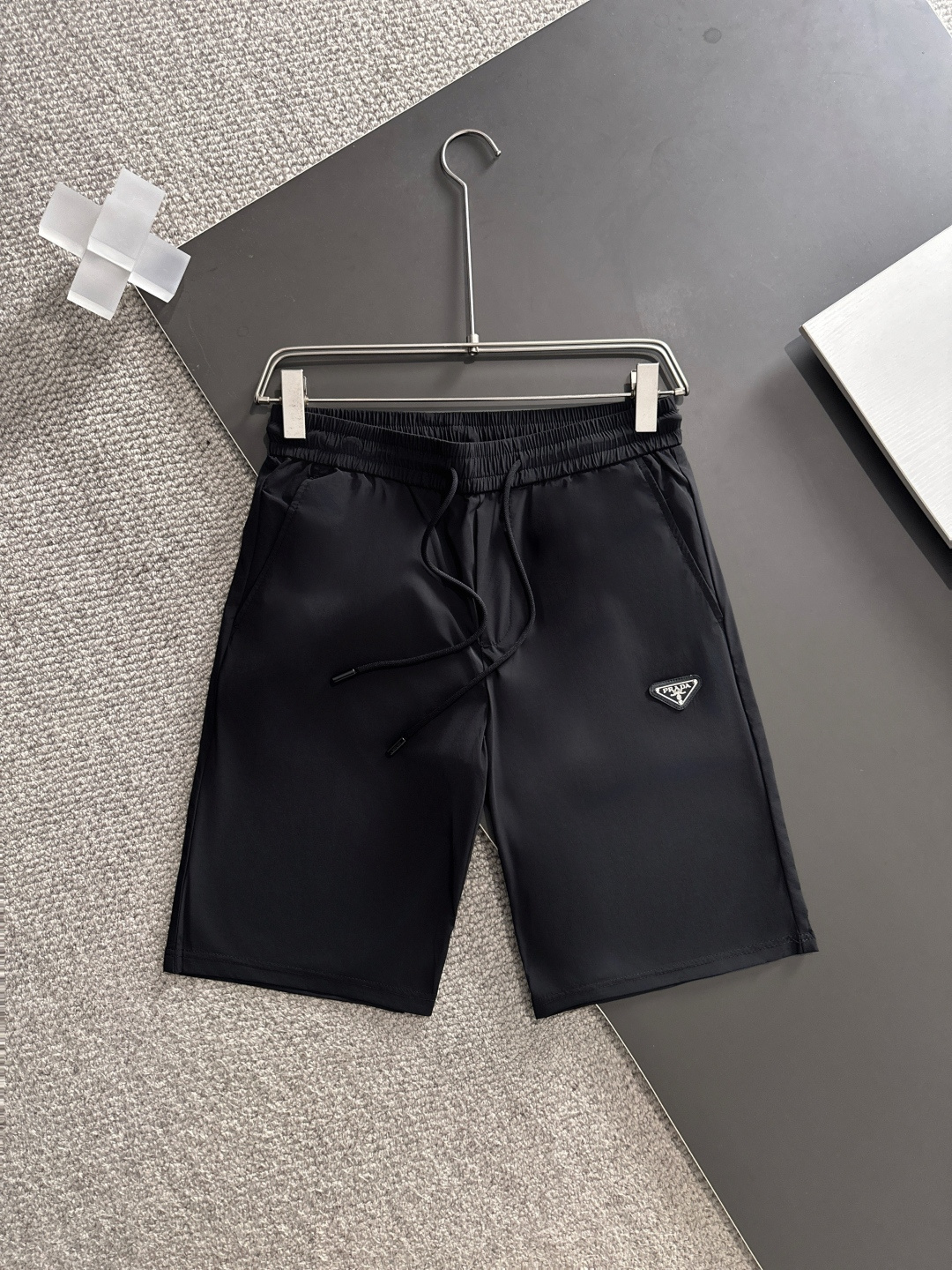 NO:137713,Prada 2025 new model is available in stock, original single hot shorts super custom style, original hardware, super heavy industry technology, excellent version, impeccable details!  The style is not picky, it is very high-end, and the good products are not waiting for everyone. If you like it, start quickly. Size M-4XL, prada, shorts, alexander wang19860909Prada 2025新款现货上市,原单爆款短裤超级定制款,原版五金,超级重工工艺,版型超赞细节做工无可挑剔！款式不挑人,特别高档,好货不等人,看中赶紧下手,尺码M-4XL,,prada,shorts,alexander wang,Men's clothing