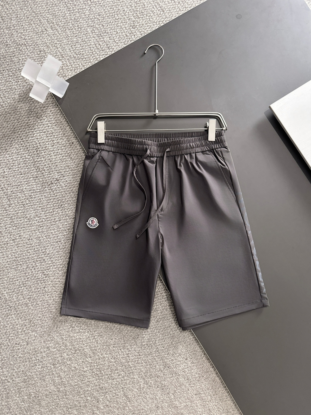 NO:137715,MONCLER 2025 new model is available in stock, with original single hot shorts super customized model, original hardware, super heavy industry technology, excellent version, impeccable details!  The style is not picky, it is very high-end, and the good products are not waiting for everyone. Take a look at it and start quickly. Size M-4XL, christian louboutin, shorts, alexander wang19860909MONCLER 2025新款现货上市,原单爆款短裤超级定制款,原版五金,超级重工工艺,版型超赞细节做工无可挑剔！款式不挑人,特别高档,好货不等人,看中赶紧下手,尺码M-4XL,,christian louboutin,shorts,alexander wang,Men's clothing