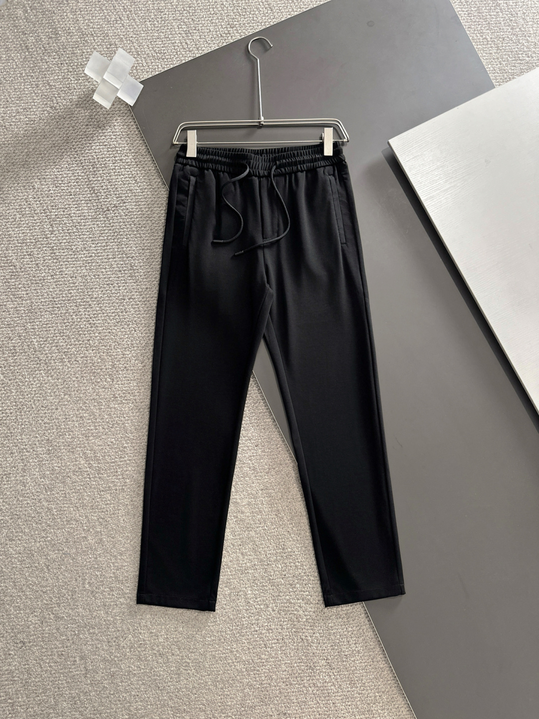 NO:140560,PRADA 2025 spring and summer hot product color black, gray, navy blue Size M-4XL Introduction to high-end elastic waist pants Top design High-quality hardware accessories and craftsmanship, imported fabrics Elastic and comfortable Quality assurance,,,prada,alexander wang19860909PRADA 2025春夏爆款 颜色黑色,灰色,藏蓝色 尺码M-4XL 介绍高端松紧腰裤 顶级设计 高品质五金辅料与工艺,进口面料 弹力舒适 质量保证,,,prada,alexander wang,Men's clothing