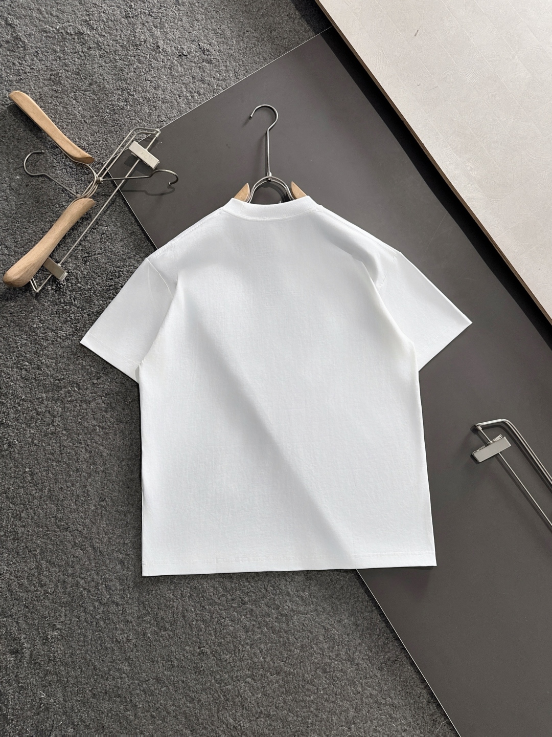 2025 Wang Spring/Summer Round T-Shirt: Comfortable, Durable, Classic Logo Design - 图片 9