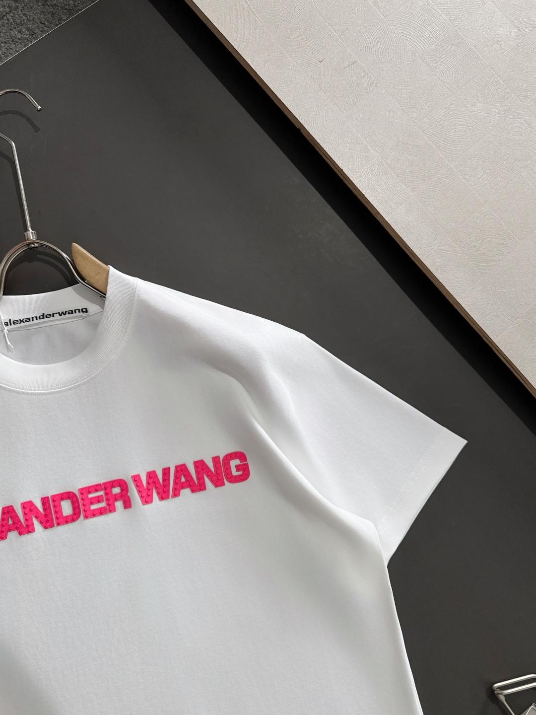 2025 Wang Spring/Summer Round T-Shirt: Comfortable, Durable, Classic Logo Design - 图片 4