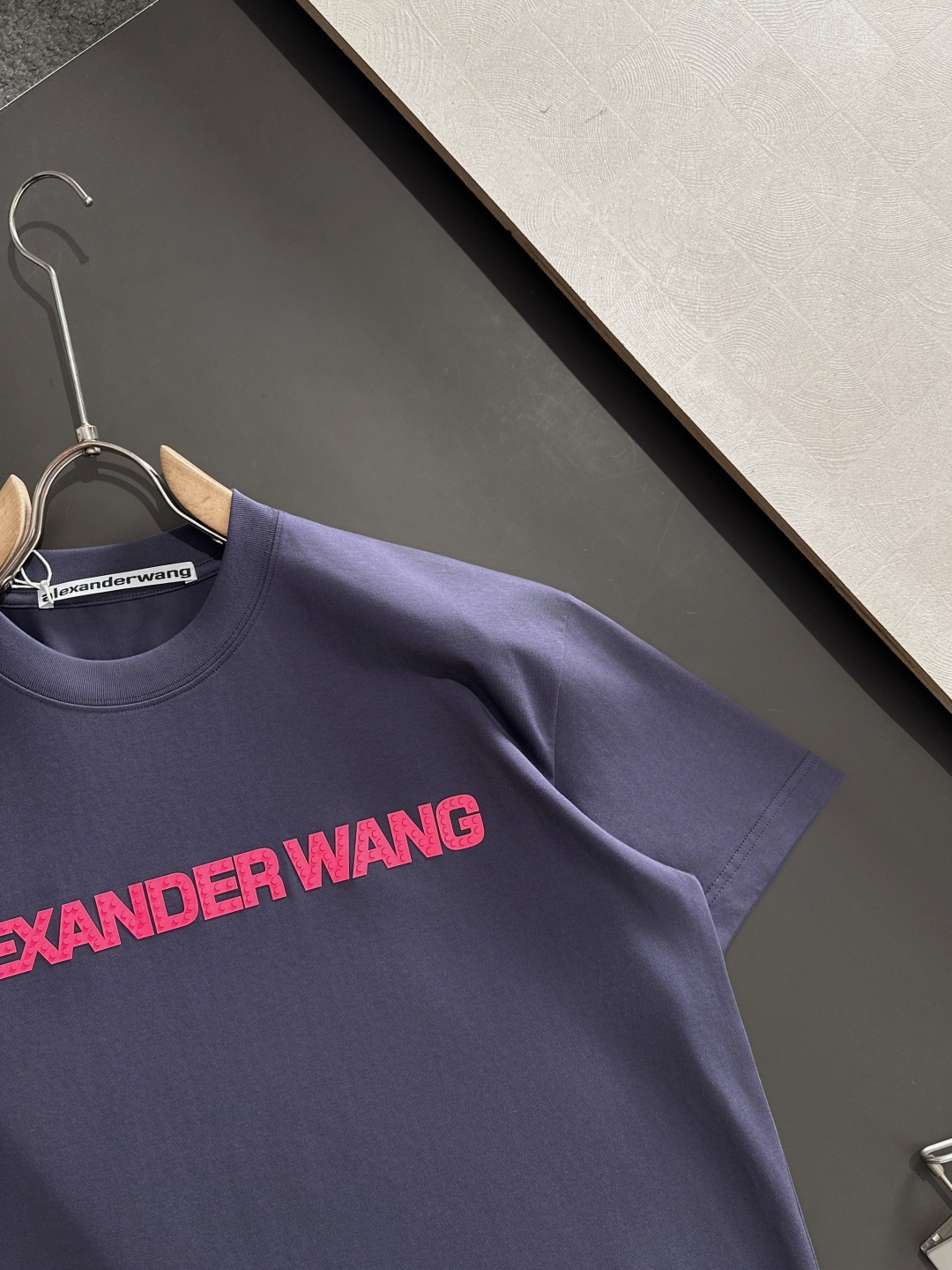 2025 Wang SS Round-T-Shirt: Comfortable, Durable, Classic Logo Design, Original Craft - 图片 4