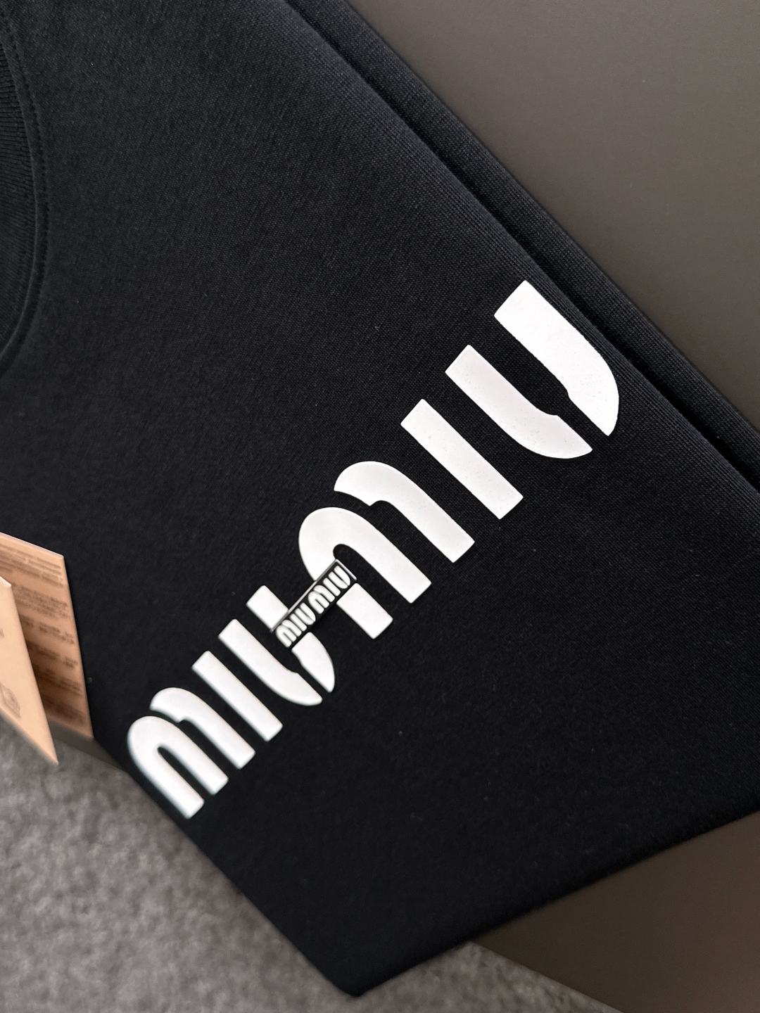 Miu 2025SS Spring/Summer T-Shirt: Comfortable, Durable, Classic Logo Design, Original Craft - 图片 7
