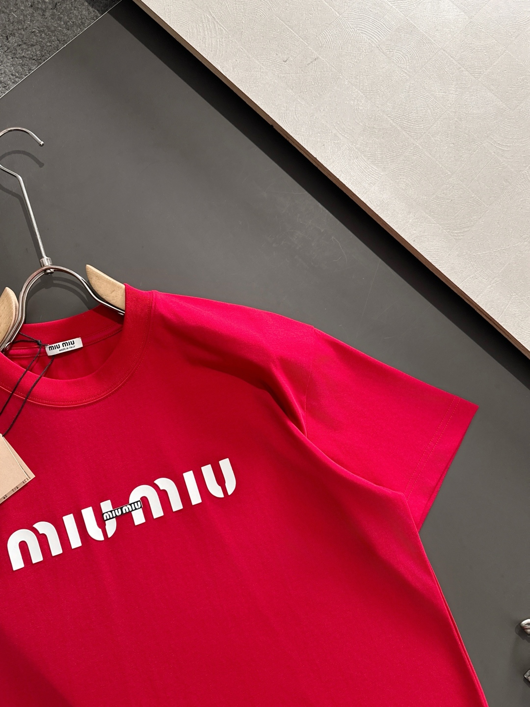 Miu 2025SS Spring/Summer T-shirt: Comfortable, Durable, Classic Logo Design, Original Craft. - 图片 4