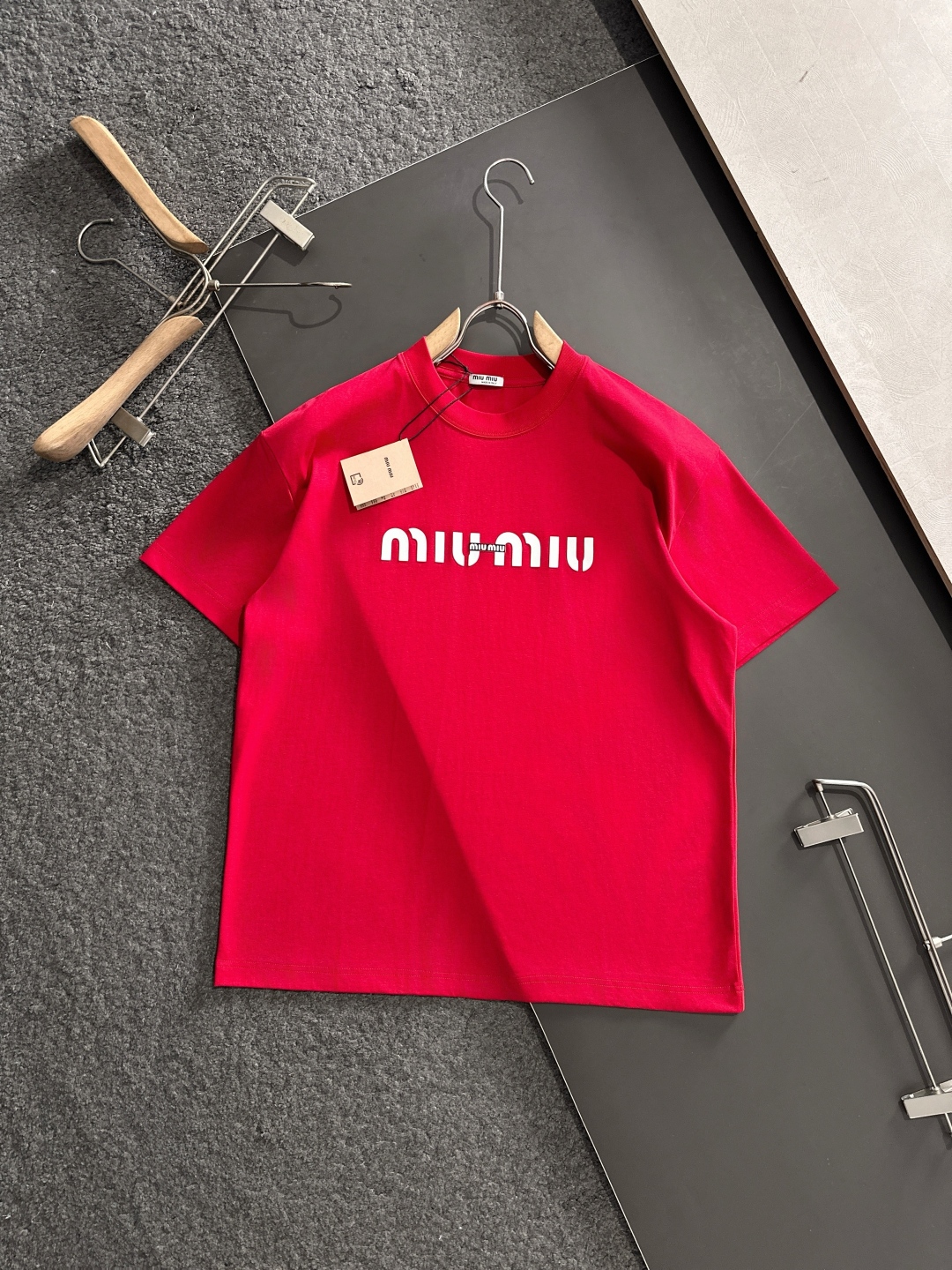 Miu 2025SS Spring/Summer T-shirt: Comfortable, Durable, Classic Logo Design, Original Craft. - 图片 1