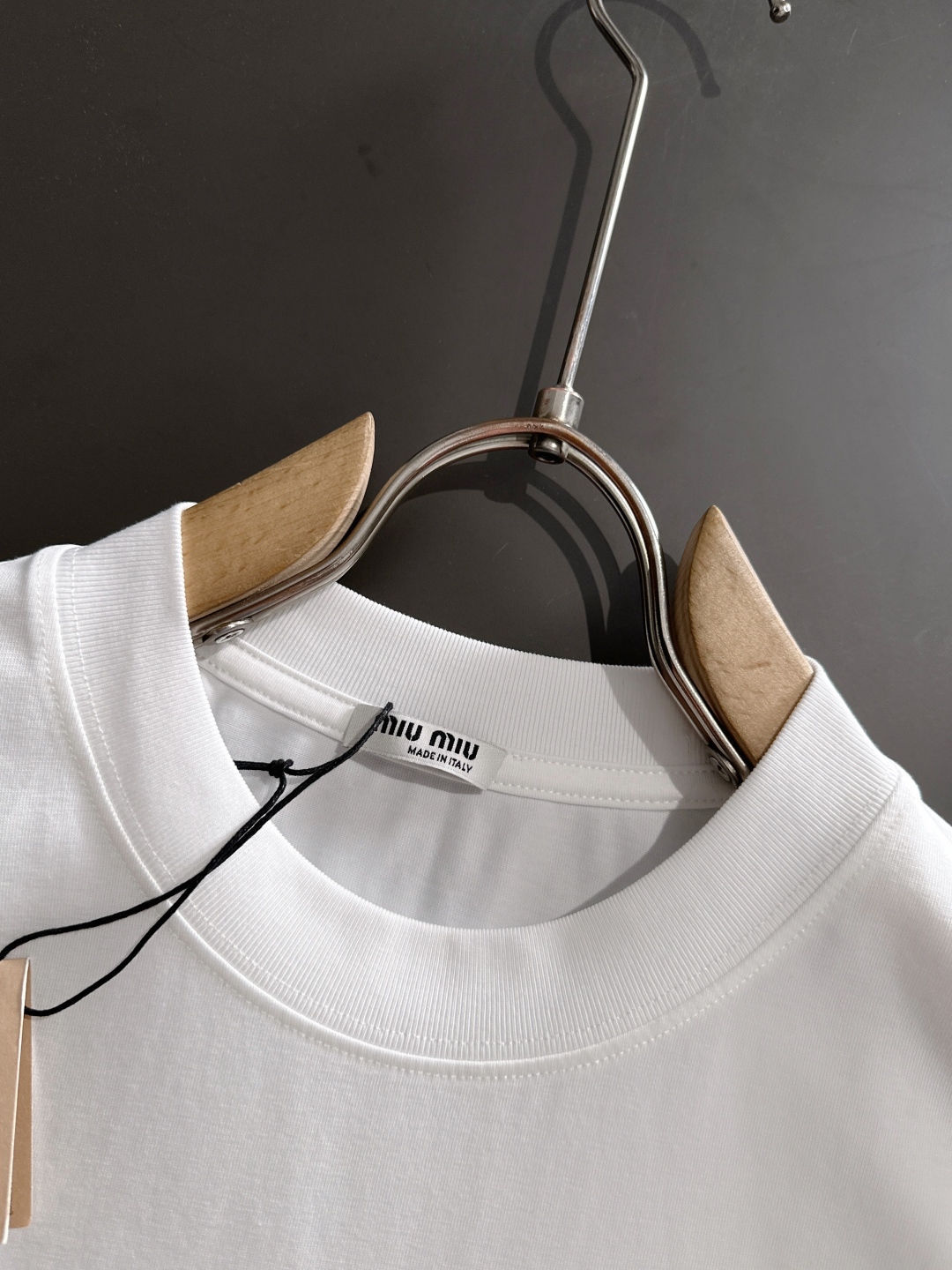 Miu Miu 2025SS Spring/Summer T-Shirts: Exclusive Cotton, Classic Logo, S-XL Sizes - 图片 3