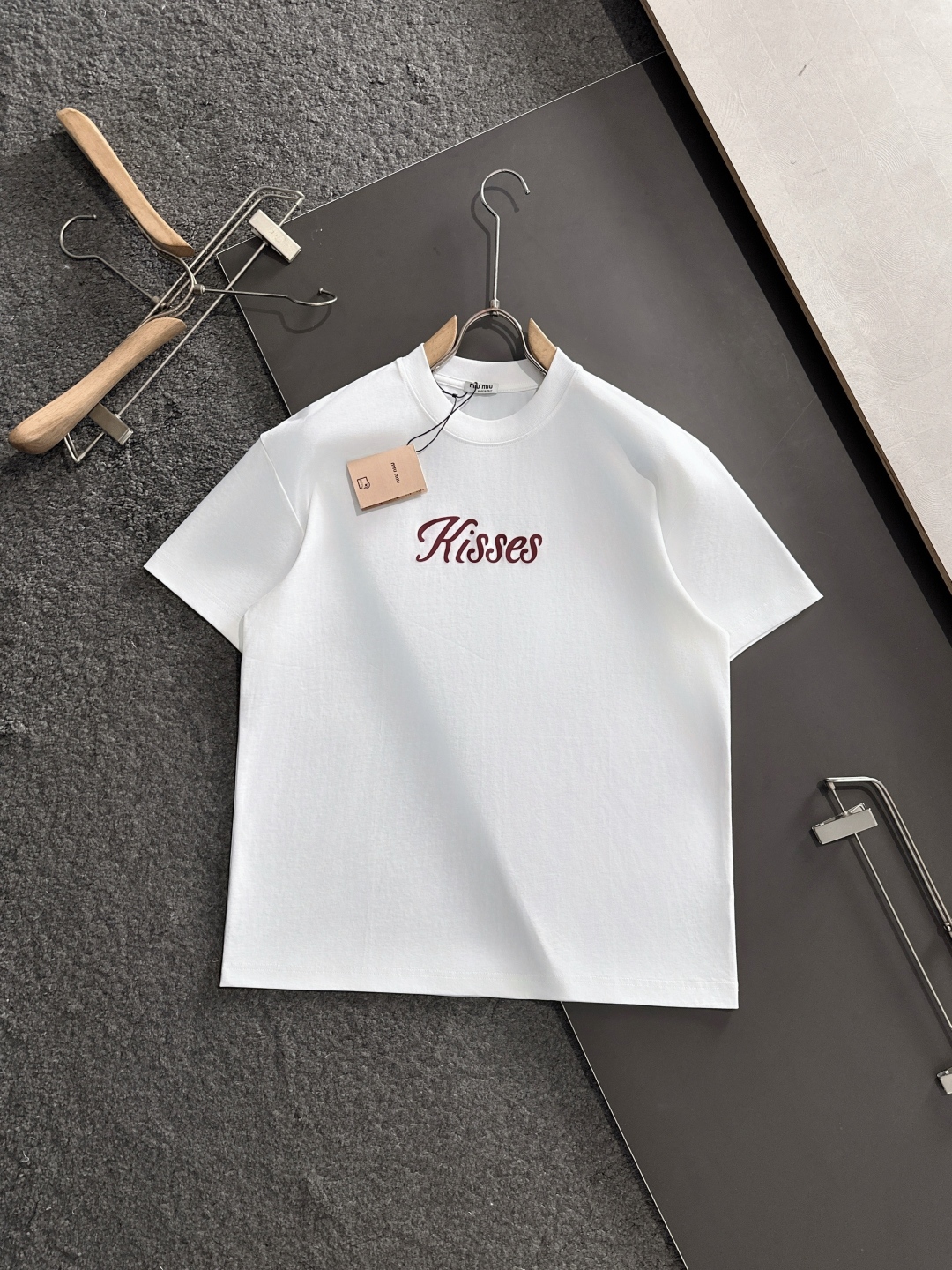 Miu Miu 2025SS Spring/Summer T-Shirts: Exclusive Cotton, Classic Logo, S-XL Sizes - 图片 1