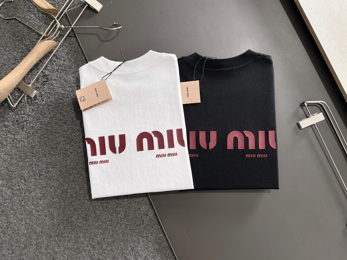 Miu Miu 2025SS Spring/Summer T-Shirts: Exclusive Cotton, Classic Logo, S-XL Sizes - 图片 2