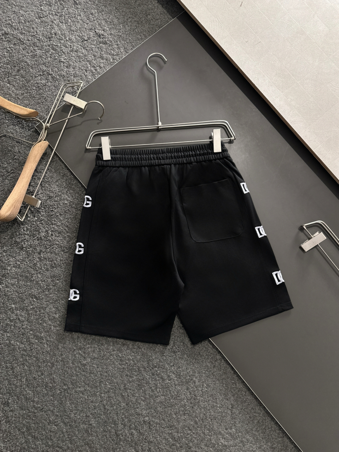 New Summer Shorts with High-Bullet Tampons and Classic Logo Mark-Up - 图片 9