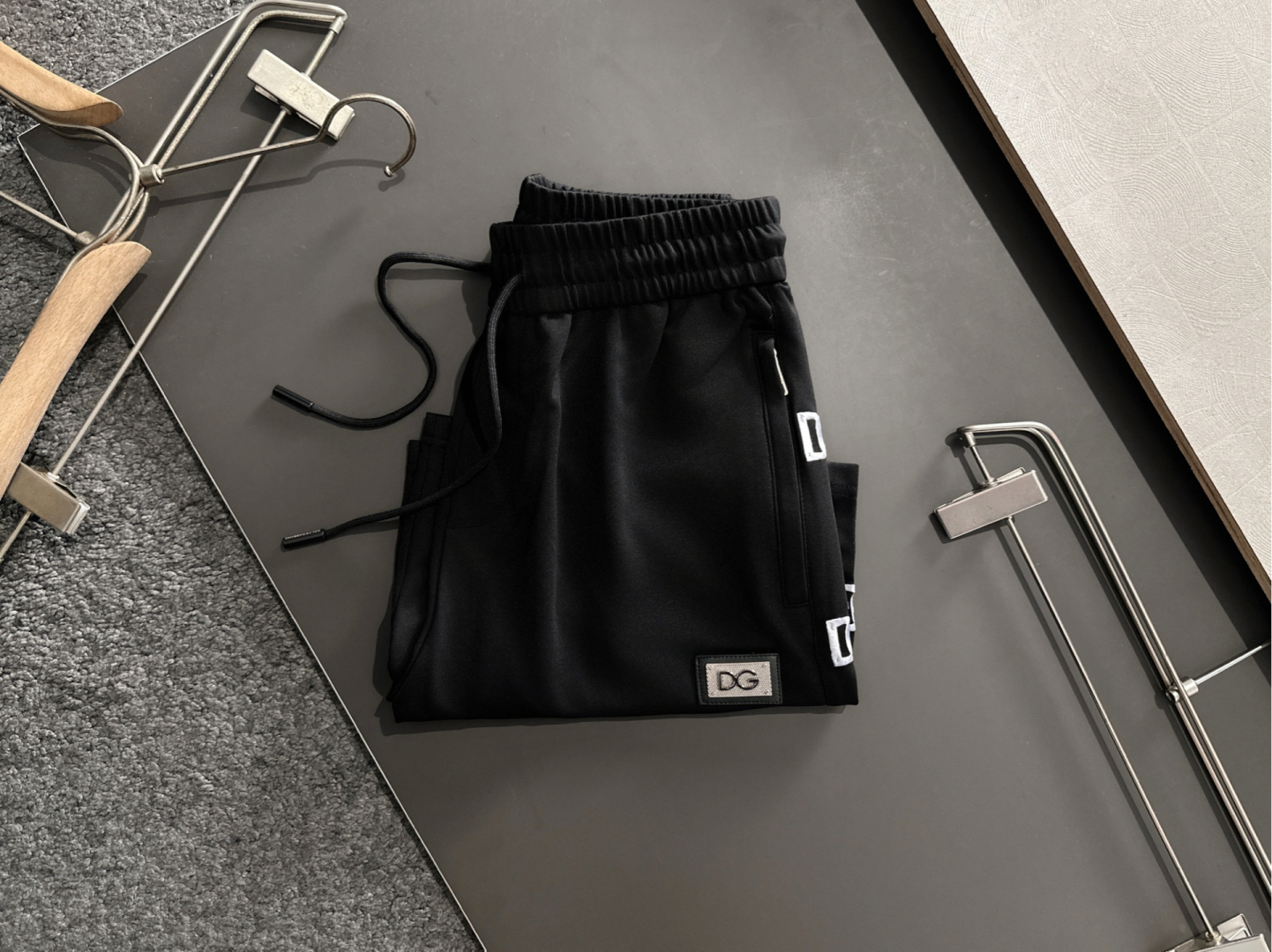 New Summer Shorts with High-Bullet Tampons and Classic Logo Mark-Up - 图片 2