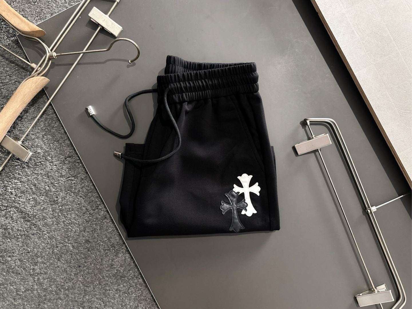 “High-quality Cotton Summer Shorts with Classic Logo, Hardware Detail, Sizes M-XXXL” - 图片 3