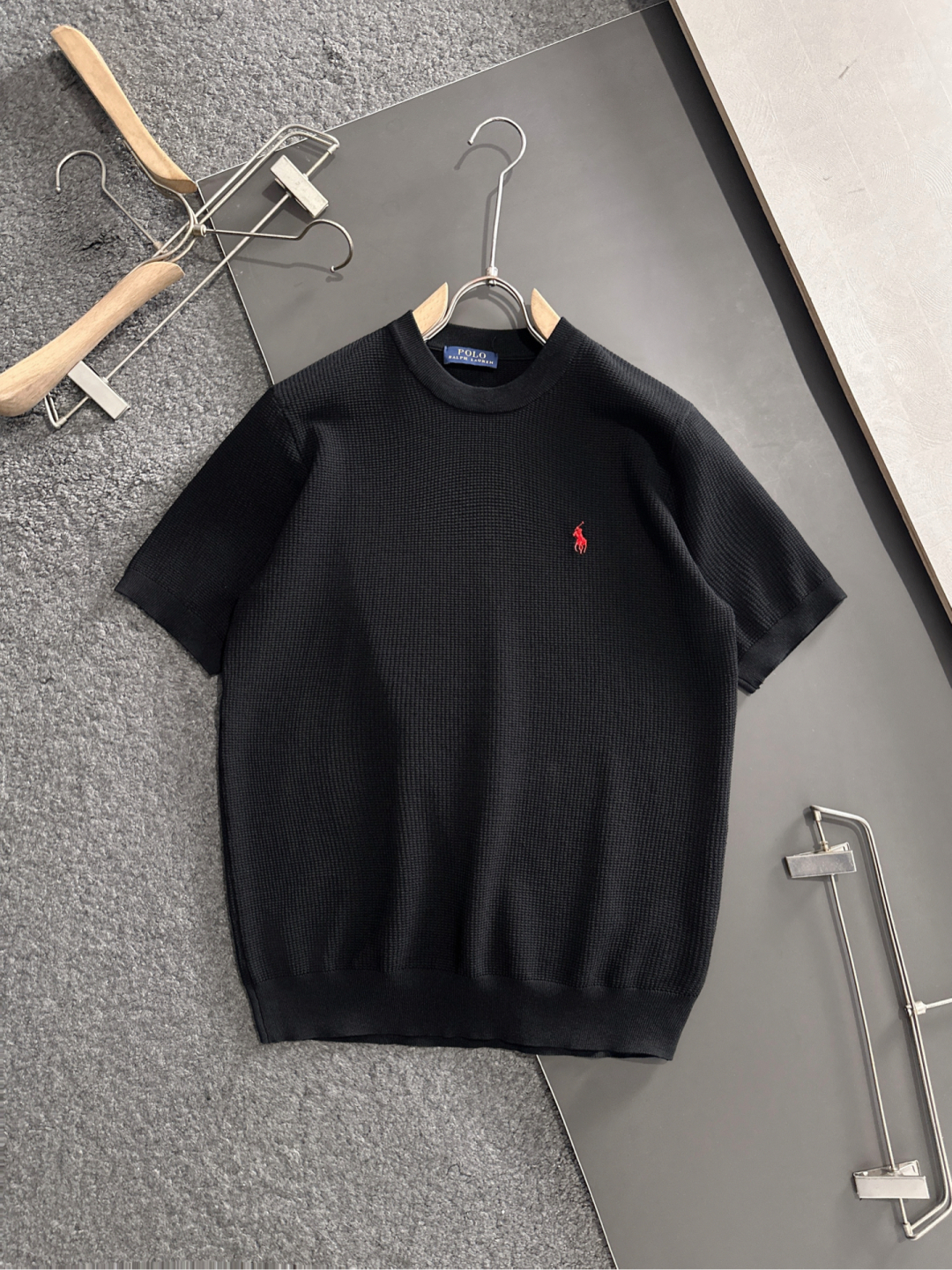 Luxury Embroidered Polo Shirts: High-End Quality and Exquisite Design for 2025 - 图片 1