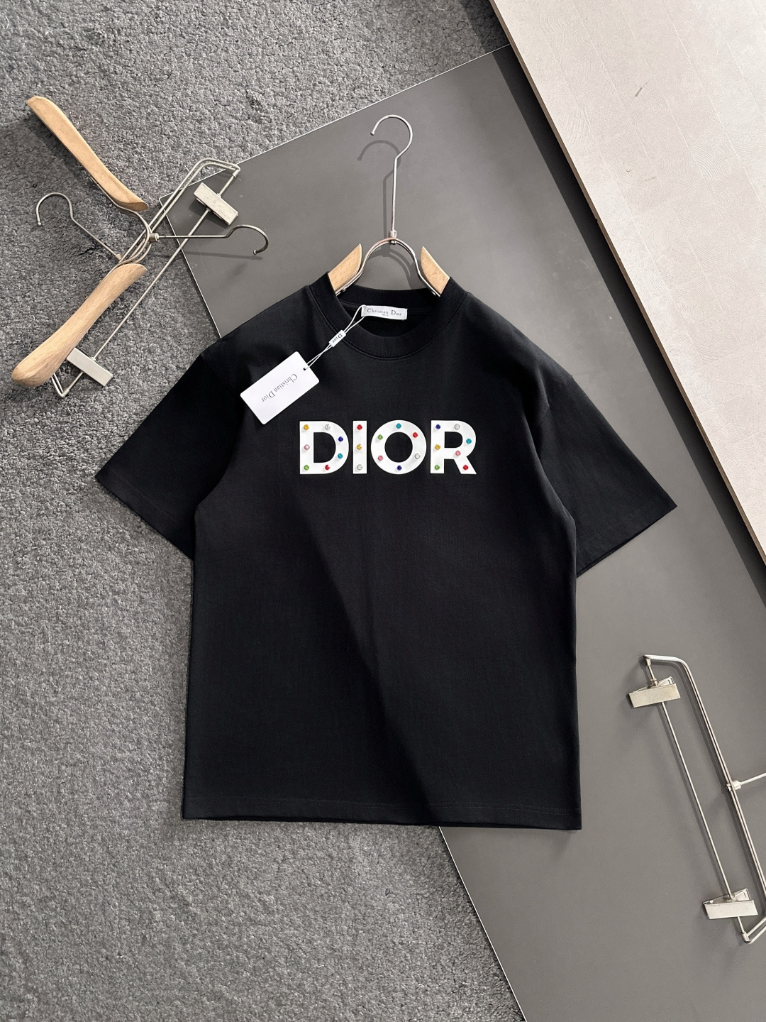 NO:412638,CD 2025SS Spring and Summer latest round neck fashionable short-sleeved T-shirt, synchronized on the official website, and private cotton fabric for the counter!  Comfortable skin, durable and easy to wear, classic simple logo design, original factory craftsmanship, must-have items for handsome men. S-2XL, T-shirt,tees, t-shirt,alexander wang19860909CD 2025SS春夏最新款圆领时尚短袖T恤,官网同步,专柜纯棉面料！贴肤舒适,耐看又好穿,经典简约logo设计,原厂工艺一丝不苟,型男必备单品 码数S-2XL,,T-shirt,tees，t-shirt,alexander wang,Men's clothing