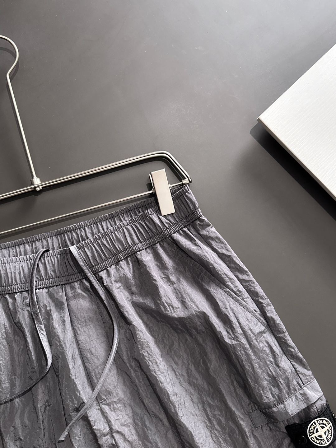 Stone Island’s House Unveils Spring and Summer Collection Featuring Flowers and Short Shorts - 图片 3