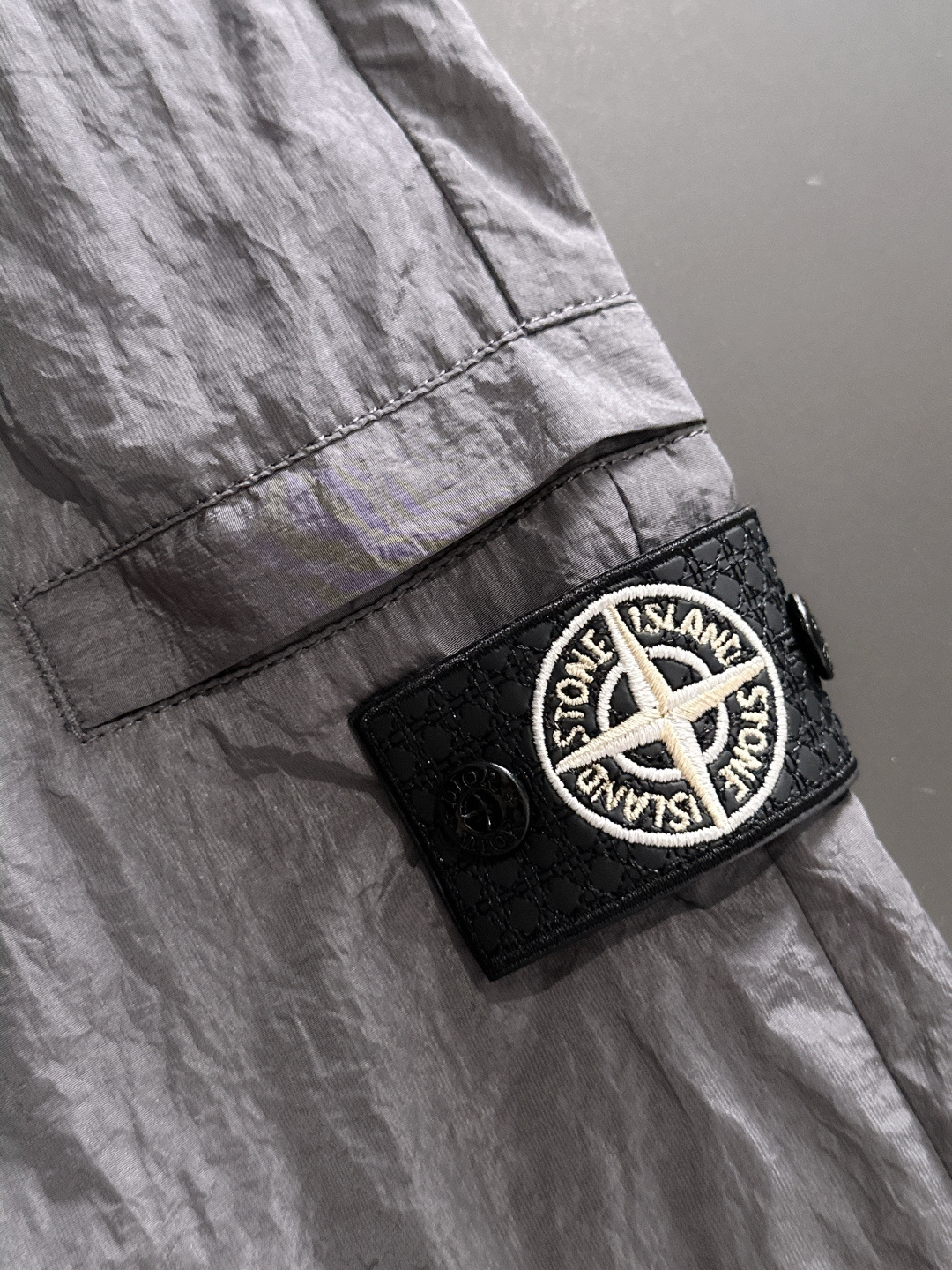 Stone Island’s House Unveils Spring and Summer Collection Featuring Flowers and Short Shorts - 图片 5
